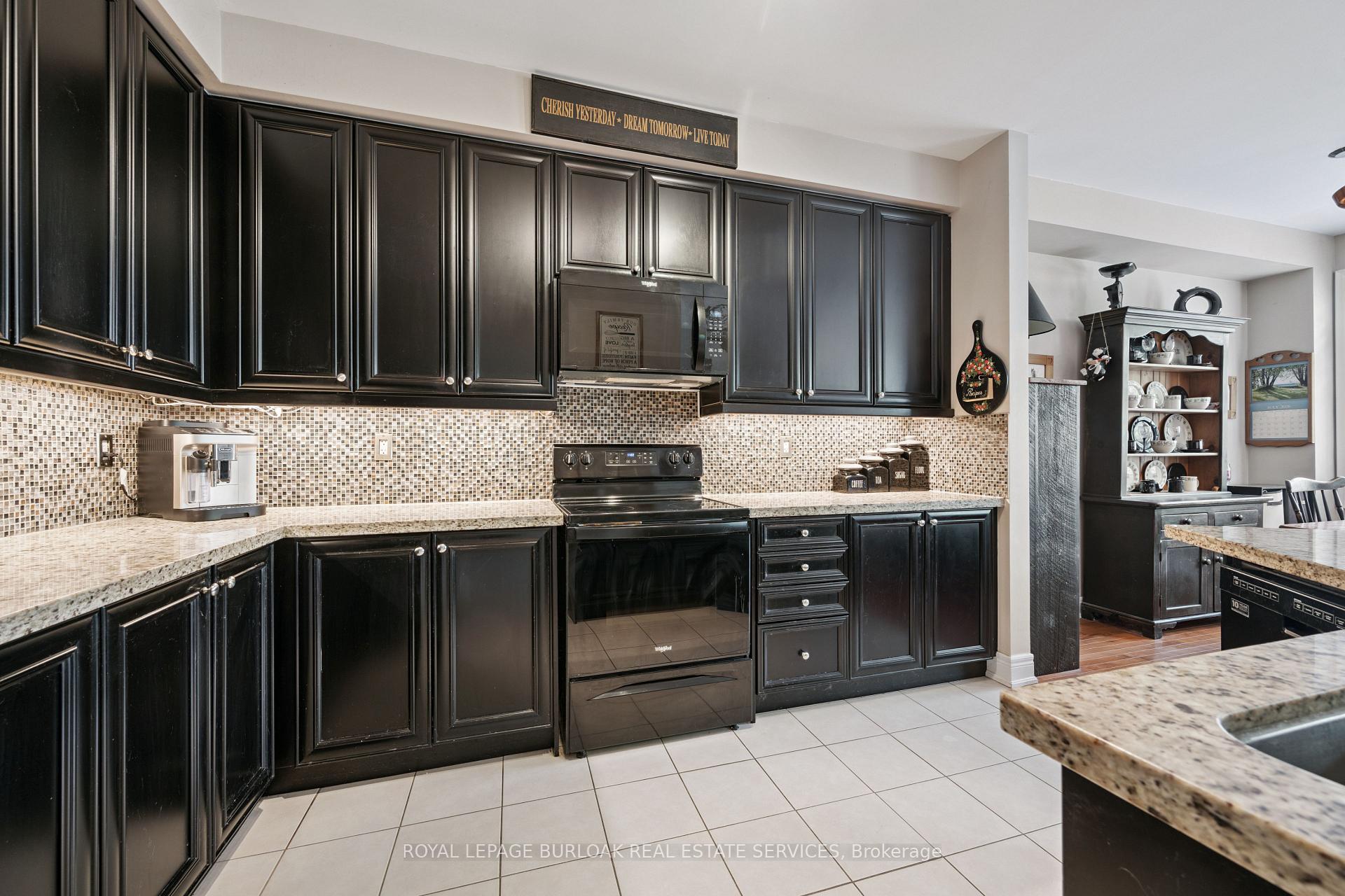 Photo 20 of 1983 Rackus Crescent, Mississauga, Clarkson — HOMEH
