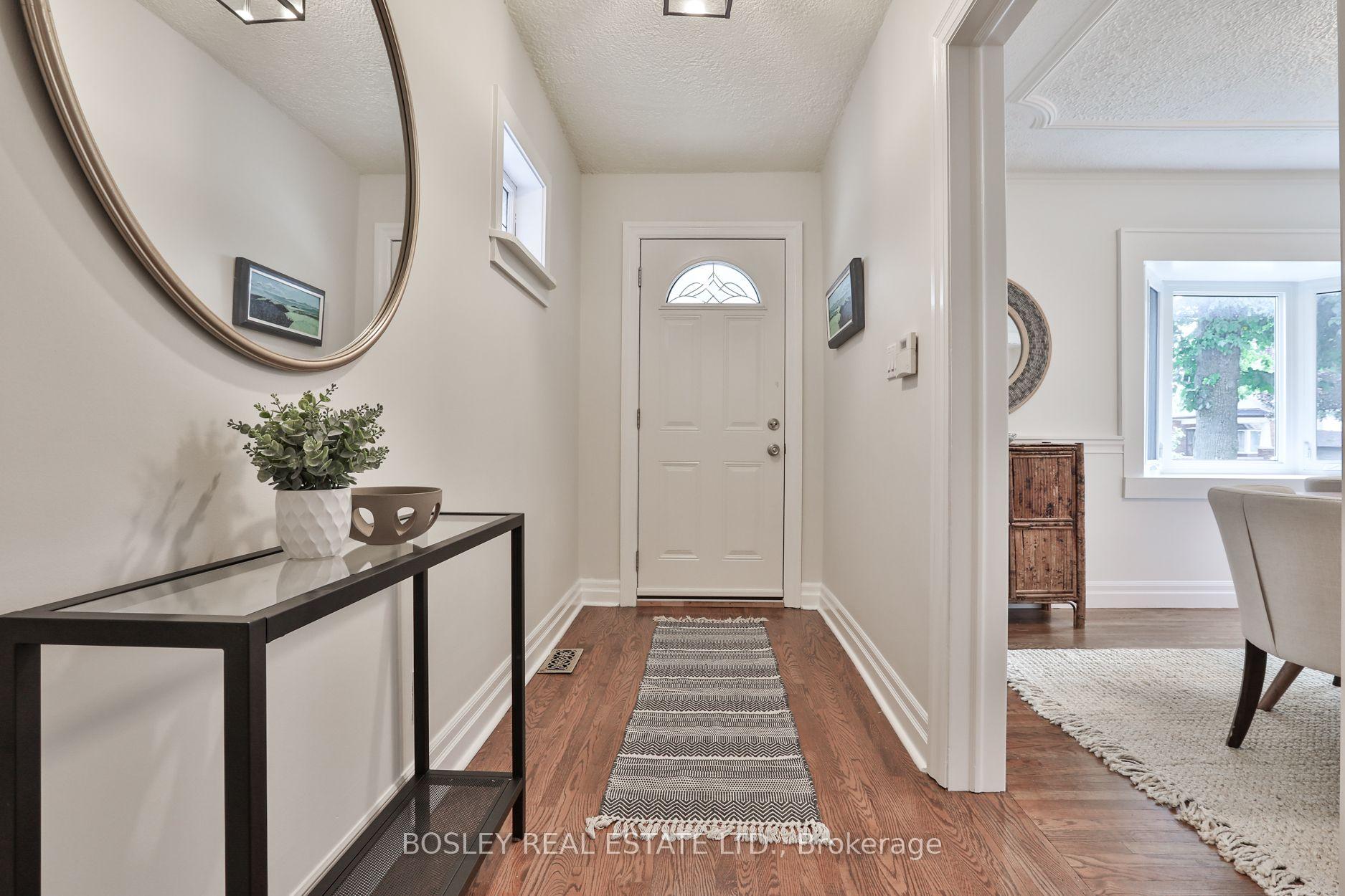 Photo 2 of 24 Whitewood Road, Toronto, Mount Pleasant East — HOMEH