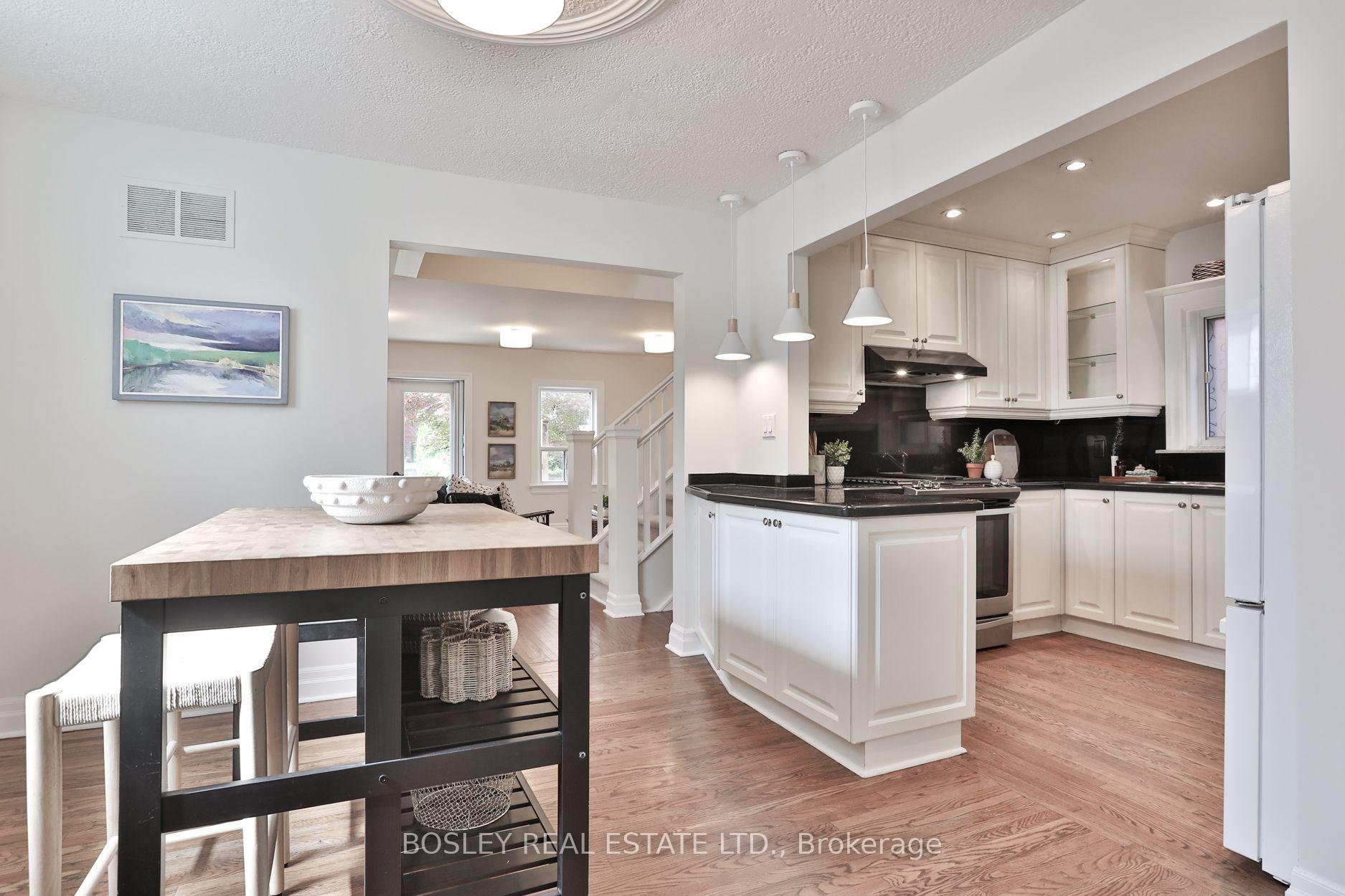 Photo 5 of 24 Whitewood Road, Toronto, Mount Pleasant East — HOMEH