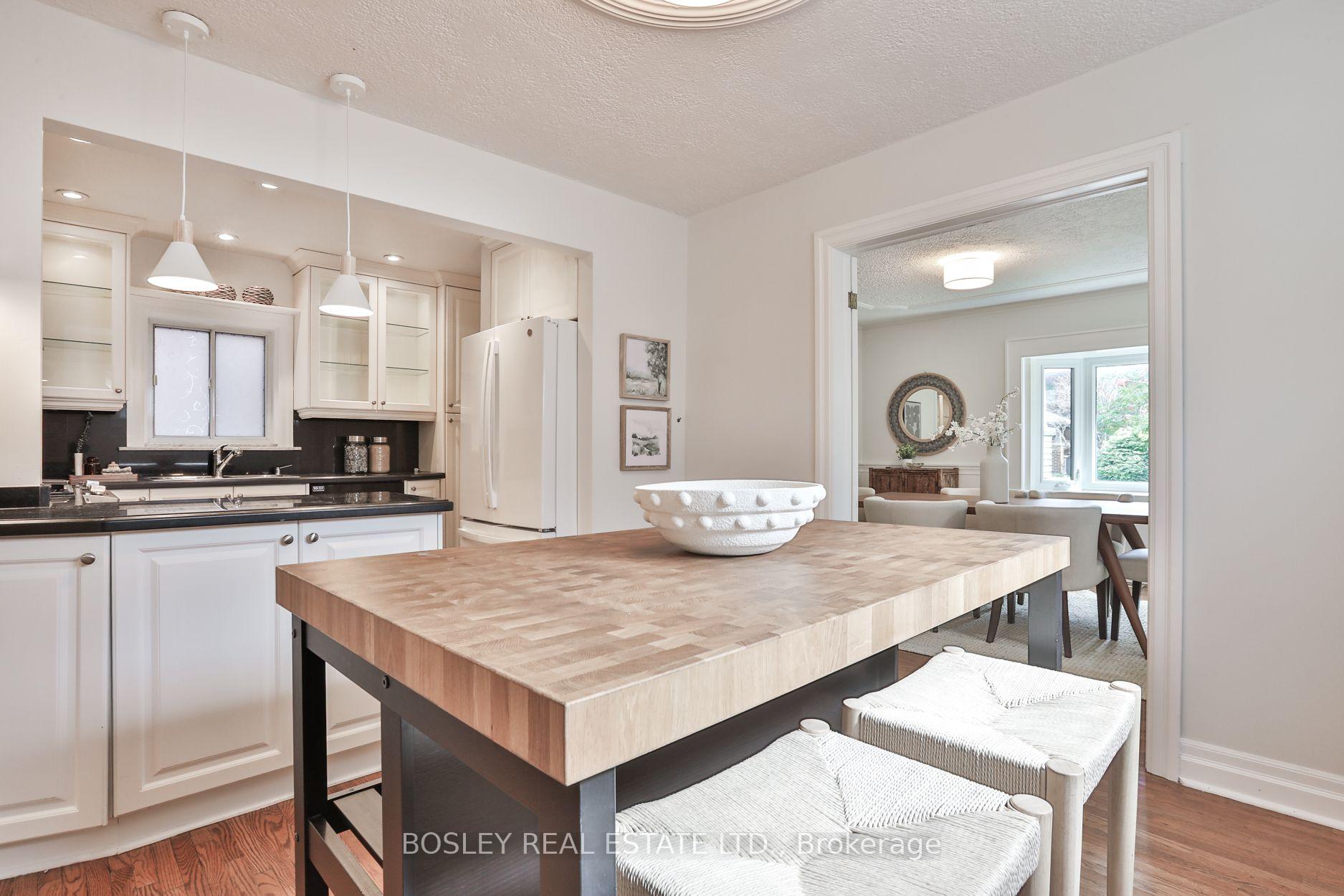Photo 6 of 24 Whitewood Road, Toronto, Mount Pleasant East — HOMEH