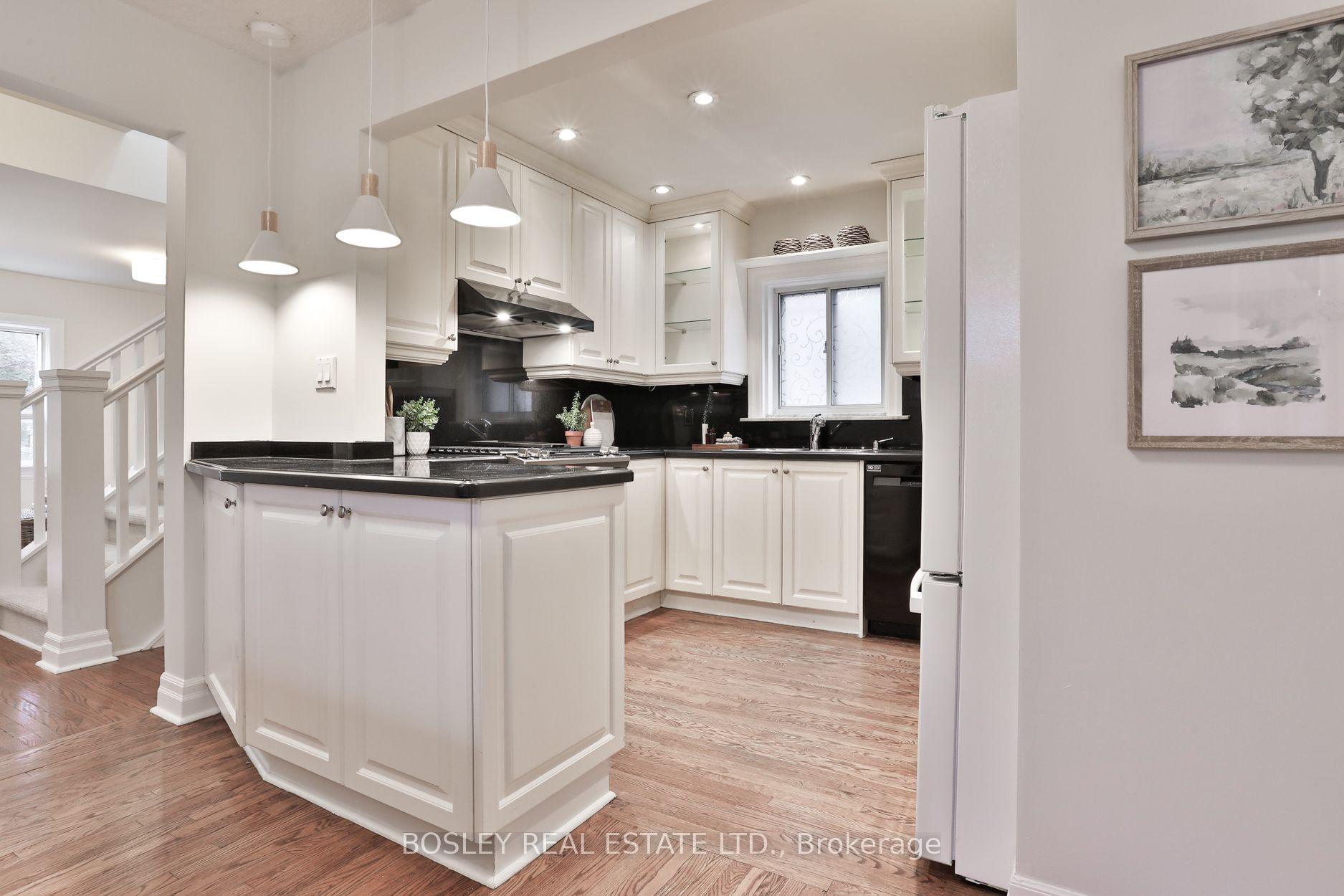 Photo 7 of 24 Whitewood Road, Toronto, Mount Pleasant East — HOMEH