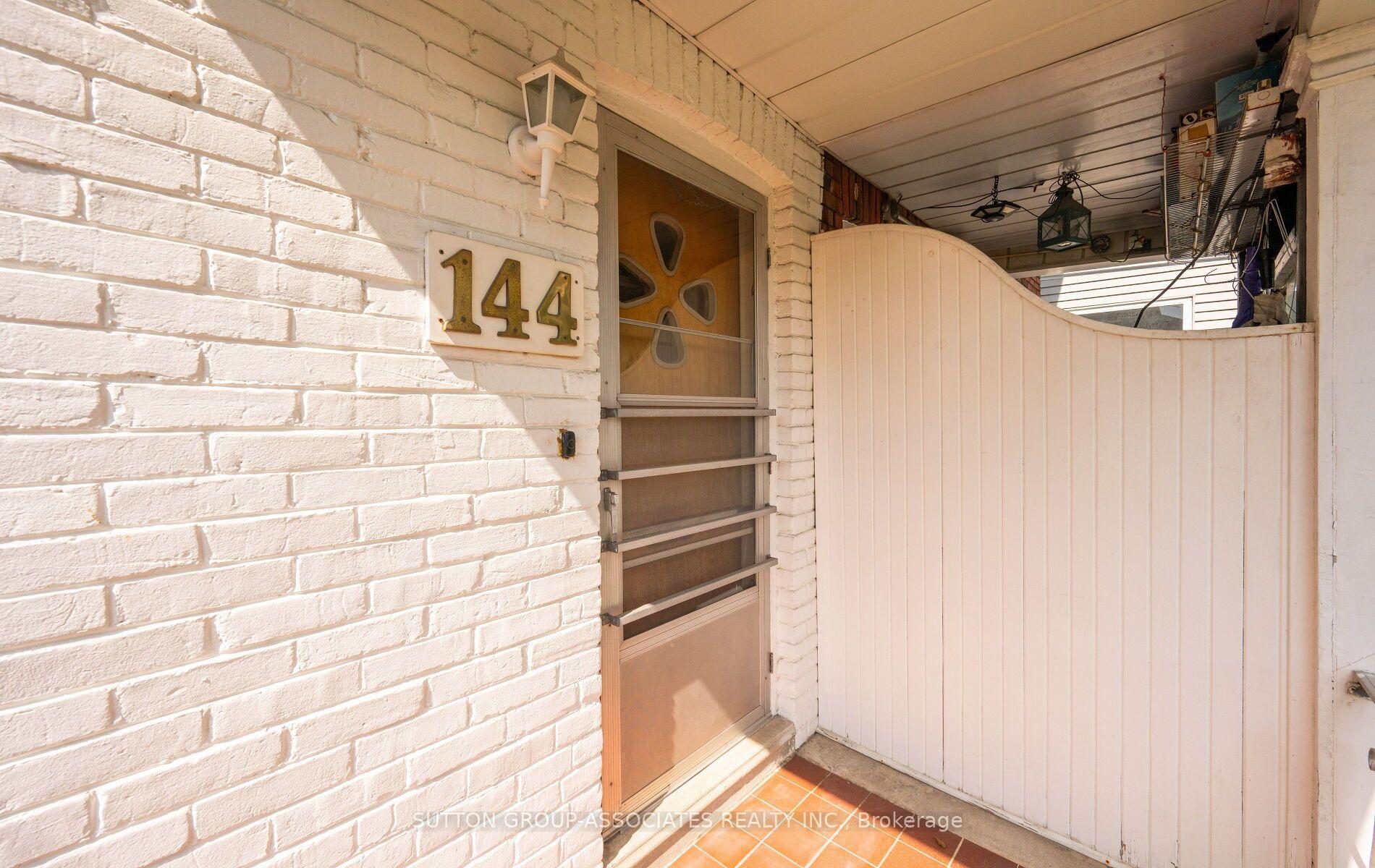 Photo 3 of 144 Bellwoods Avenue, Toronto, Trinity-Bellwoods — HOMEH
