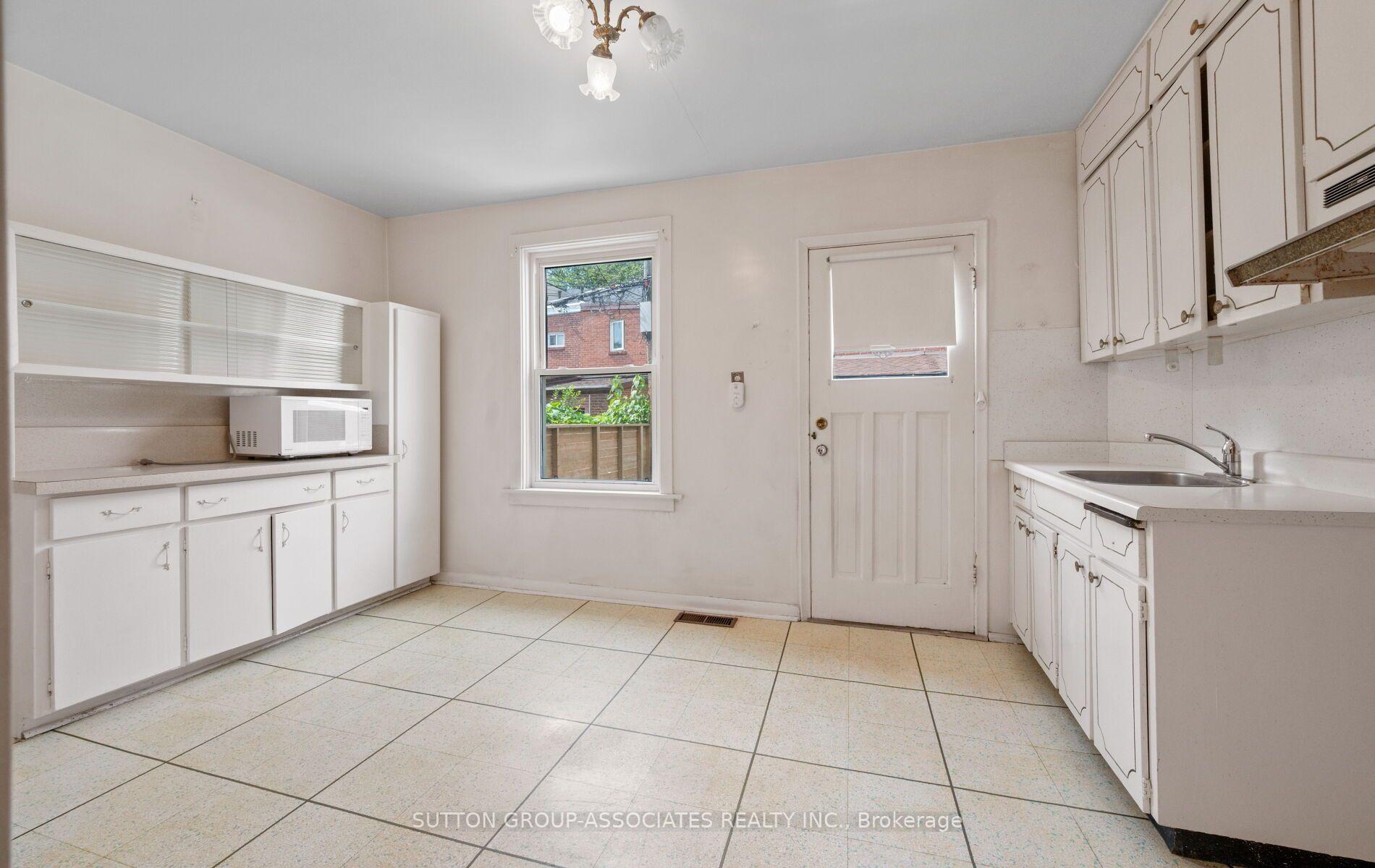 Photo 13 of 144 Bellwoods Avenue, Toronto, Trinity-Bellwoods — HOMEH