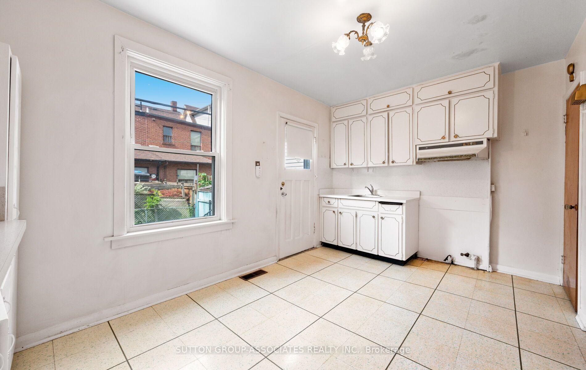 Photo 16 of 144 Bellwoods Avenue, Toronto, Trinity-Bellwoods — HOMEH