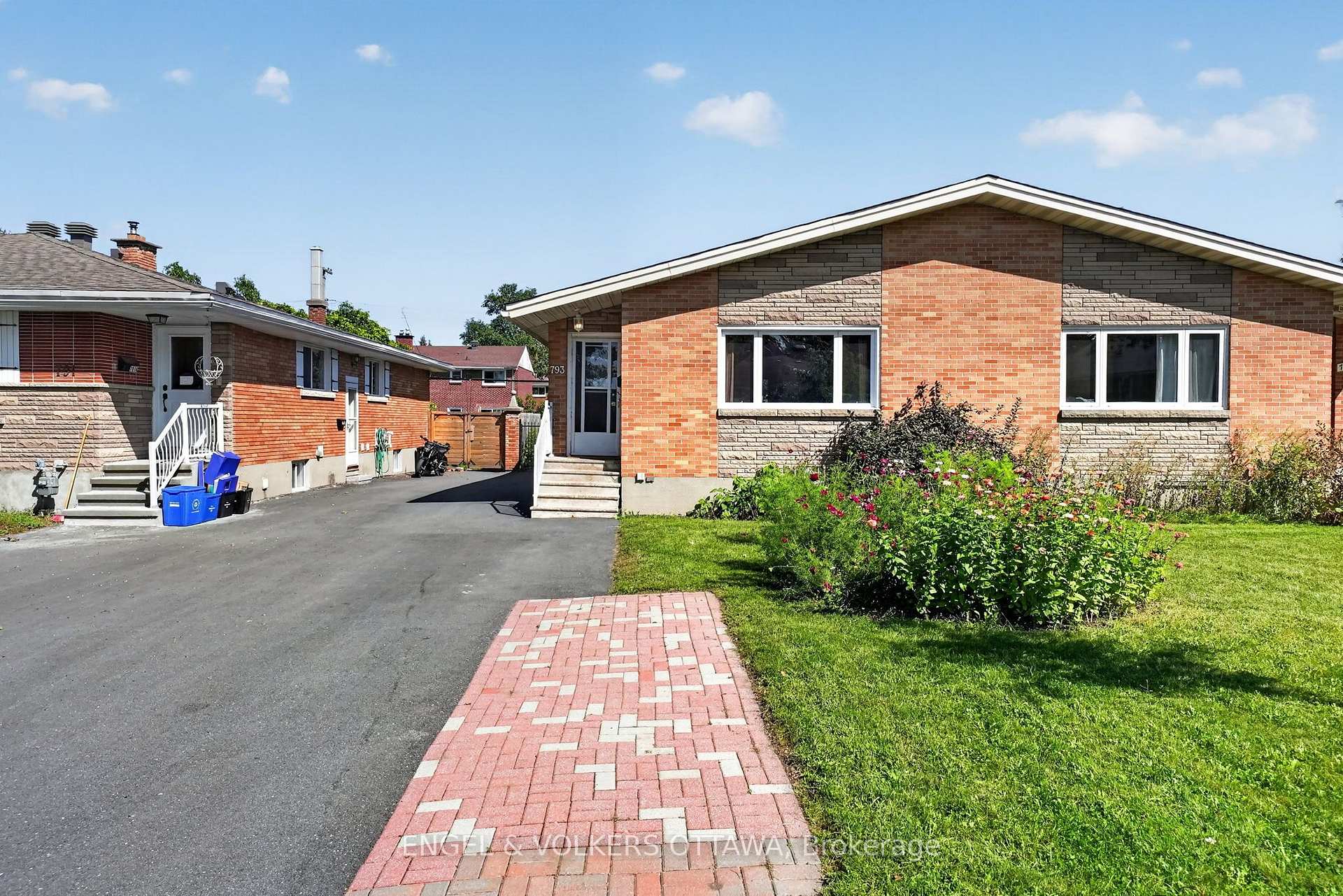 Photo 2 of 793 Trojan Avenue, Ottawa, Castle Heights/Rideau High — HOMEH