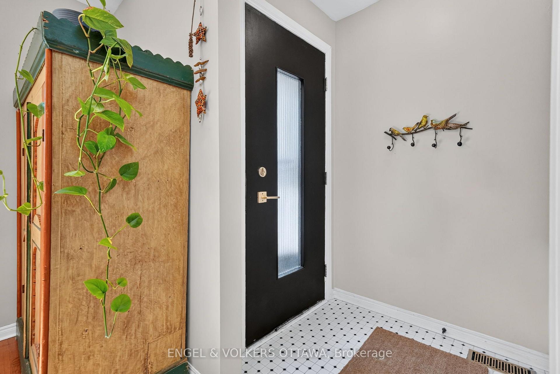 Photo 4 of 793 Trojan Avenue, Ottawa, Castle Heights/Rideau High — HOMEH