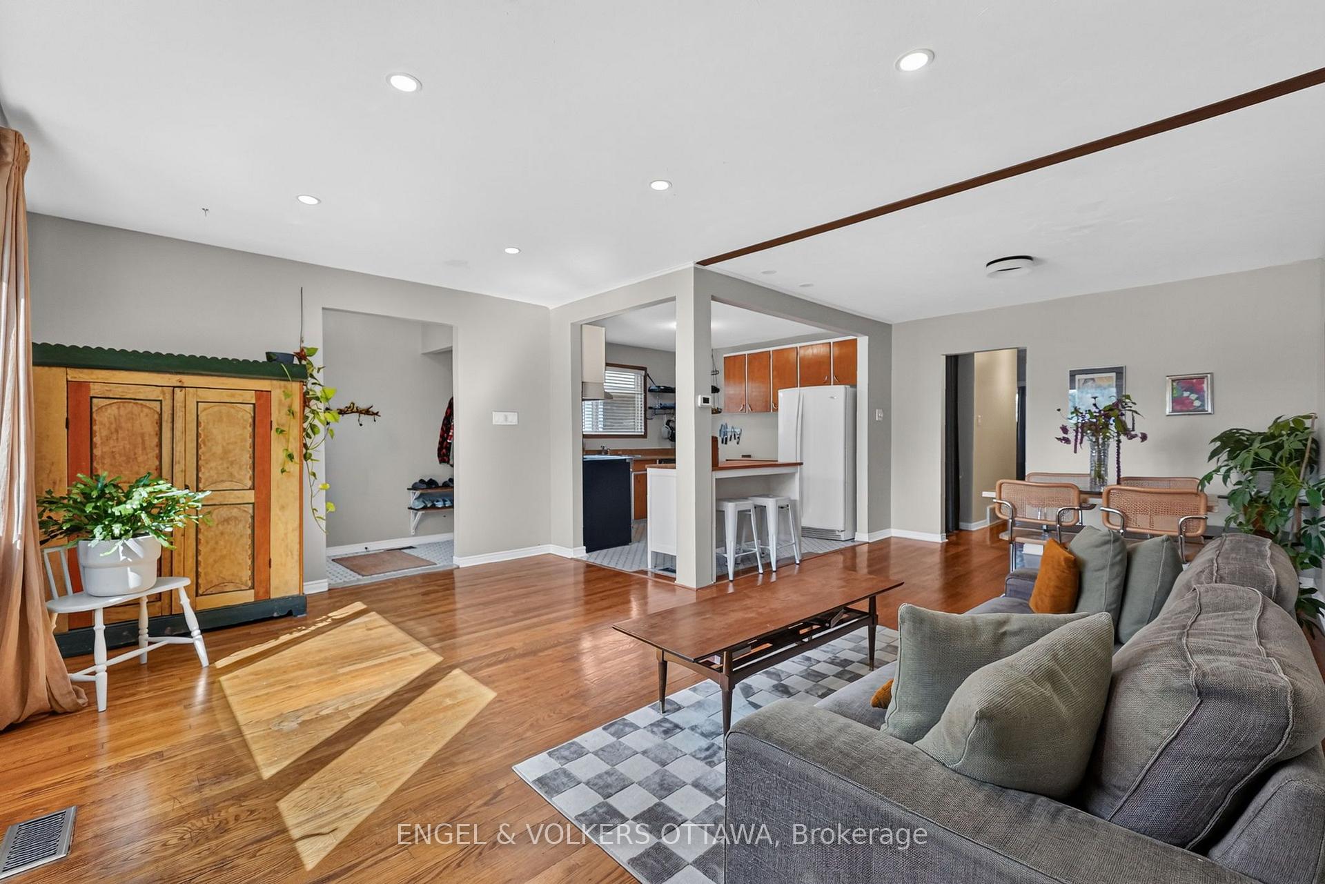 Photo 5 of 793 Trojan Avenue, Ottawa, Castle Heights/Rideau High — HOMEH