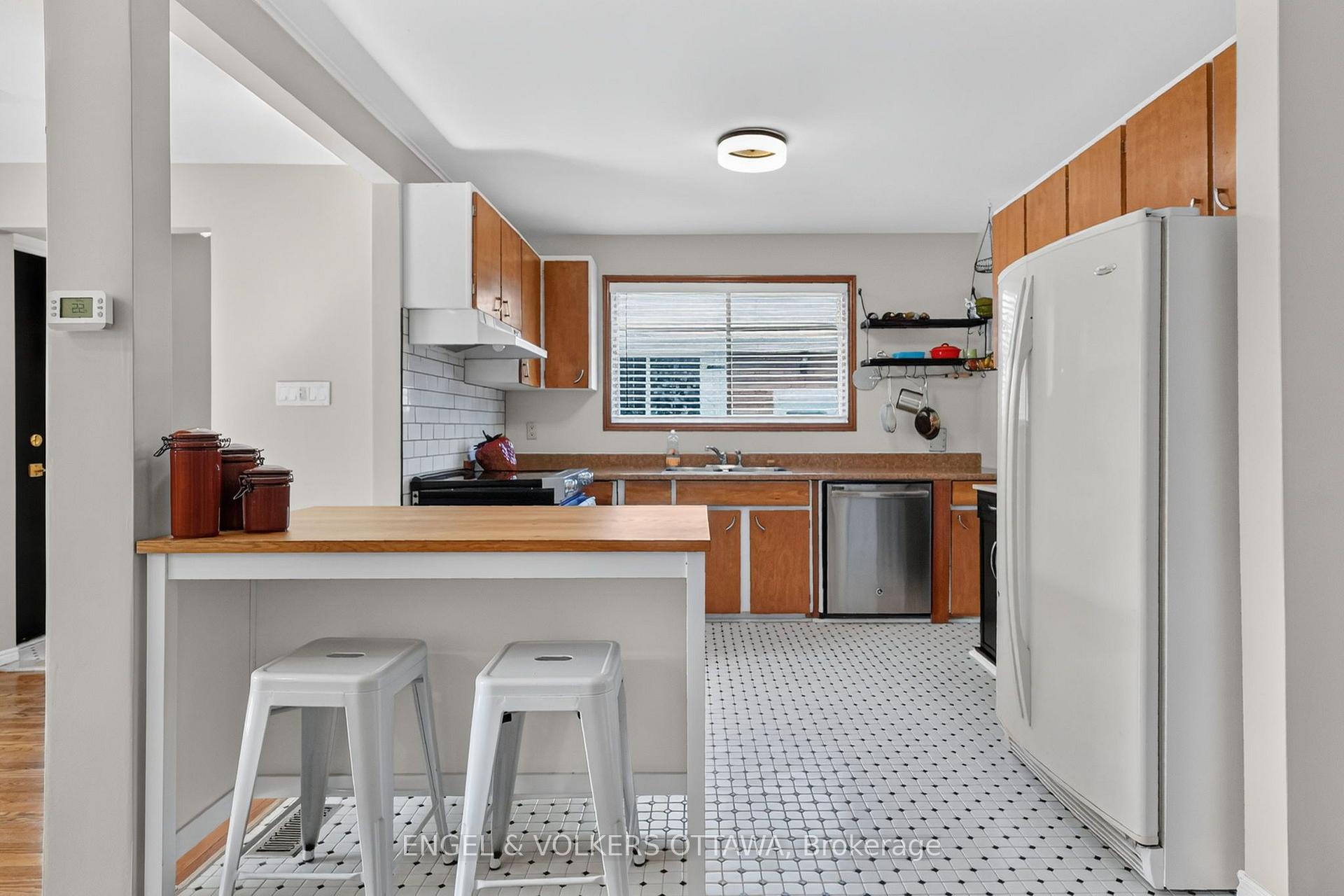 Photo 12 of 793 Trojan Avenue, Ottawa, Castle Heights/Rideau High — HOMEH