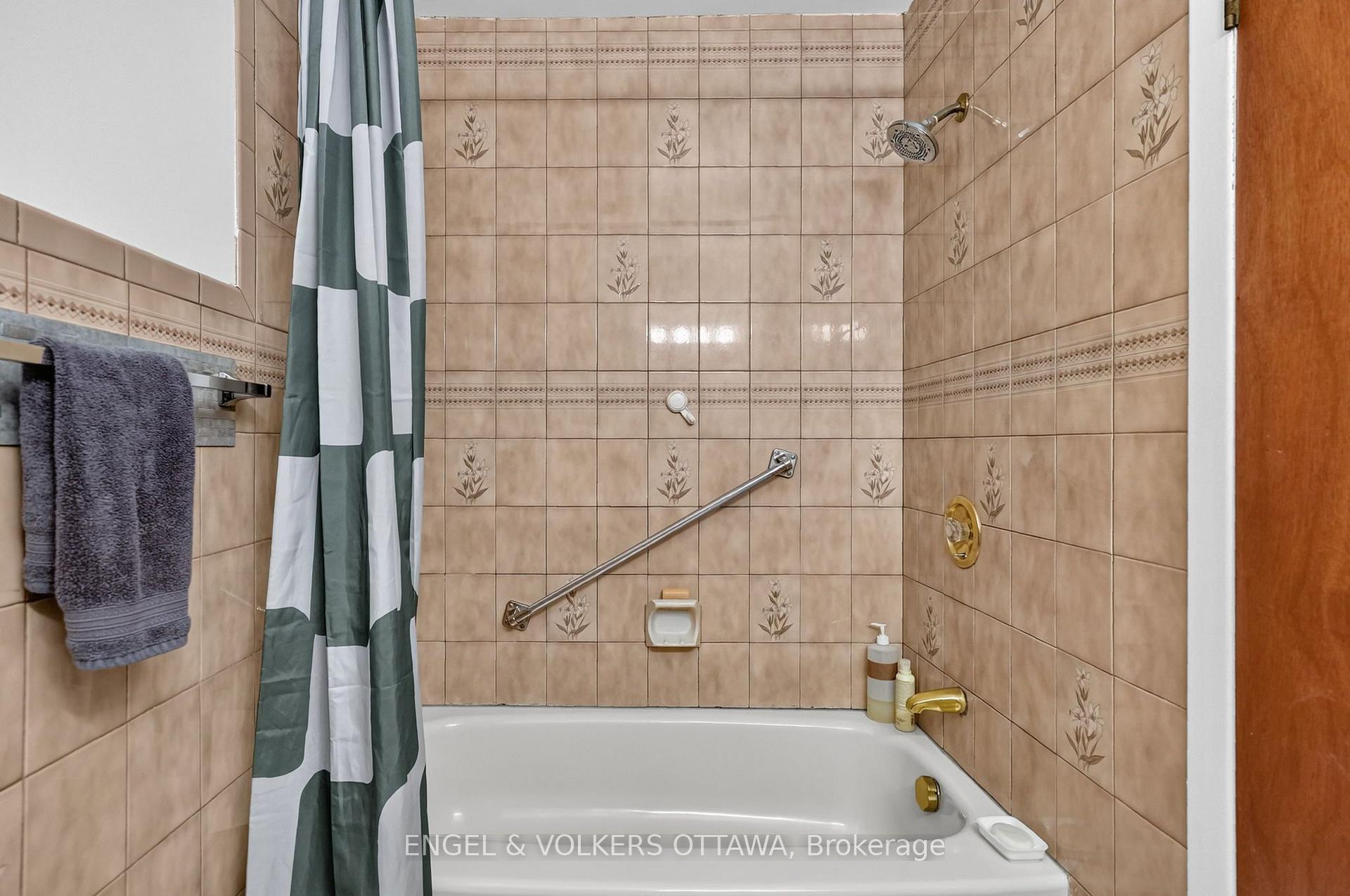 Photo 17 of 793 Trojan Avenue, Ottawa, Castle Heights/Rideau High — HOMEH