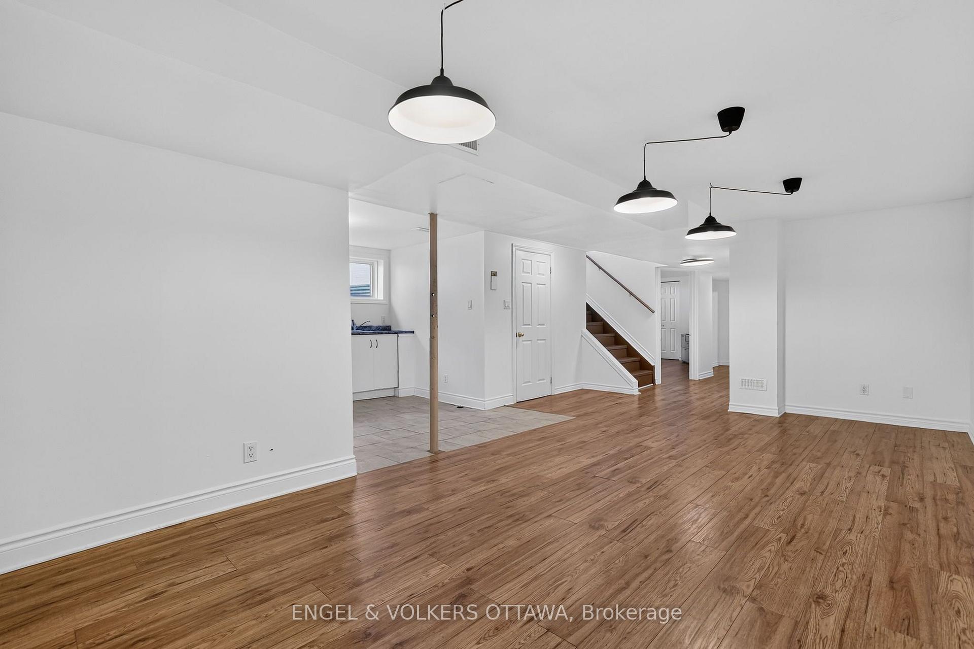Photo 23 of 793 Trojan Avenue, Ottawa, Castle Heights/Rideau High — HOMEH