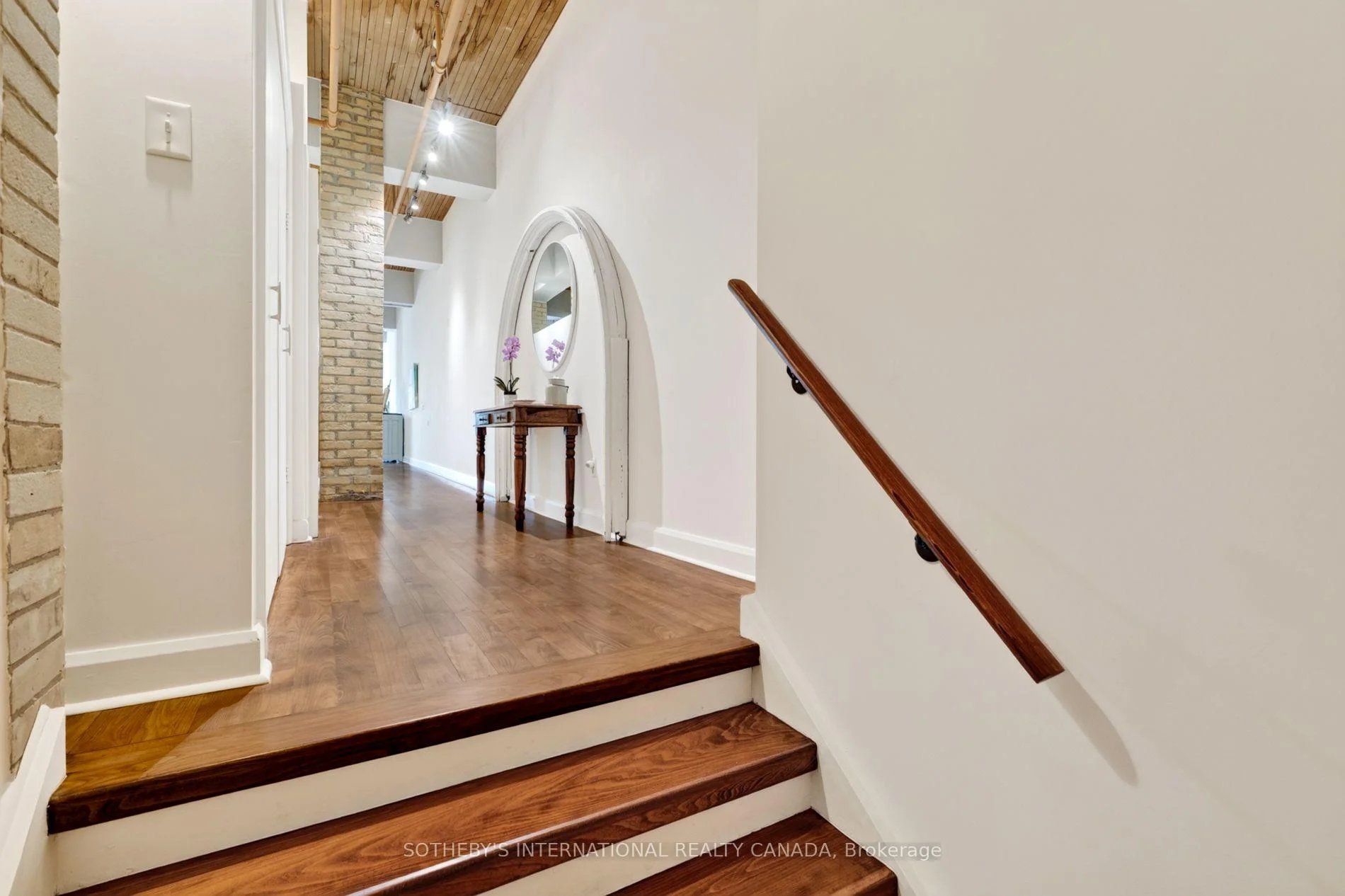 Photo 4 of Unit 208, 993 Queen Street W, Toronto, Niagara — HOMEH