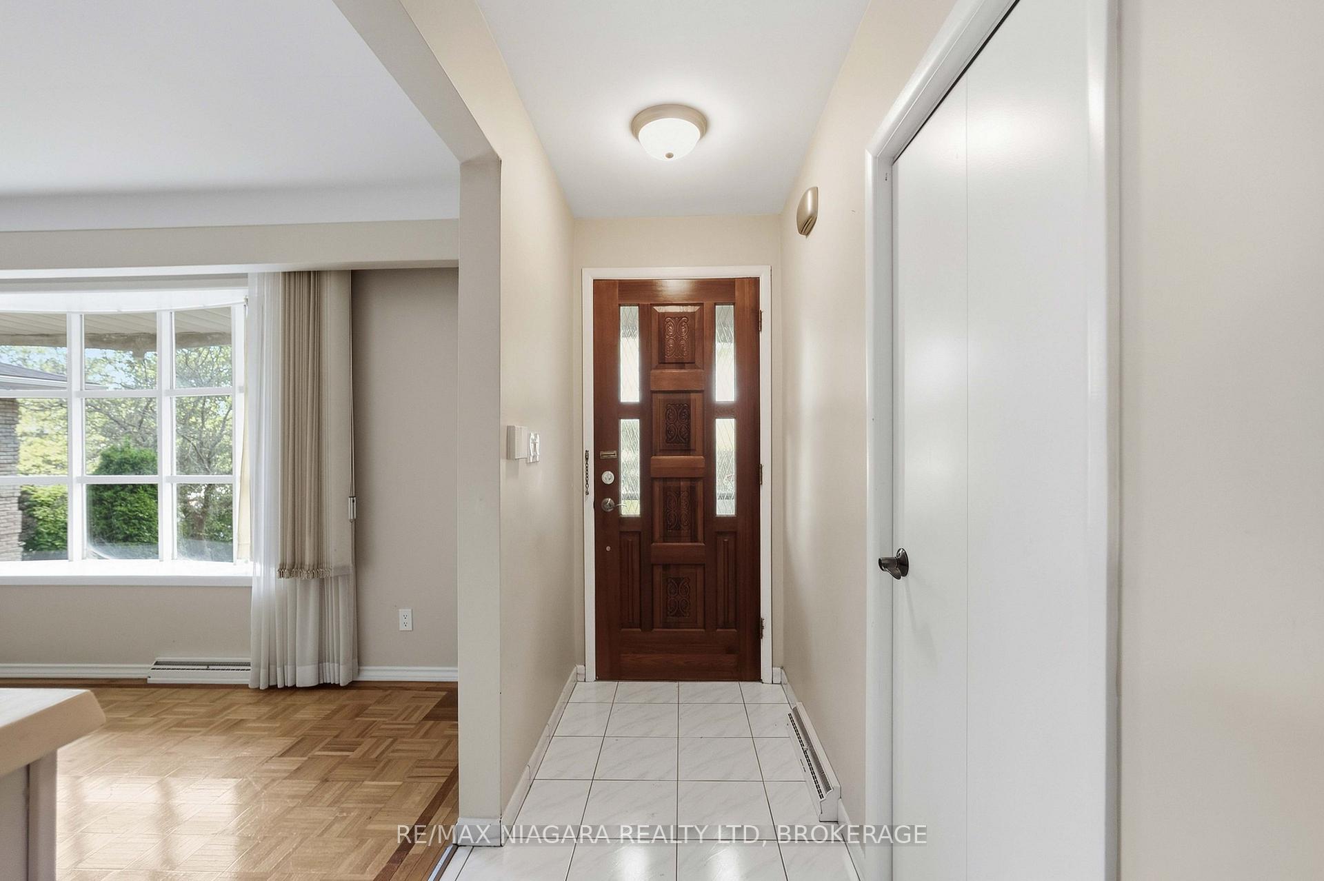 Photo 3 of 150 Woodside Drive, St. Catharines, Glendale/Glenridge — HOMEH