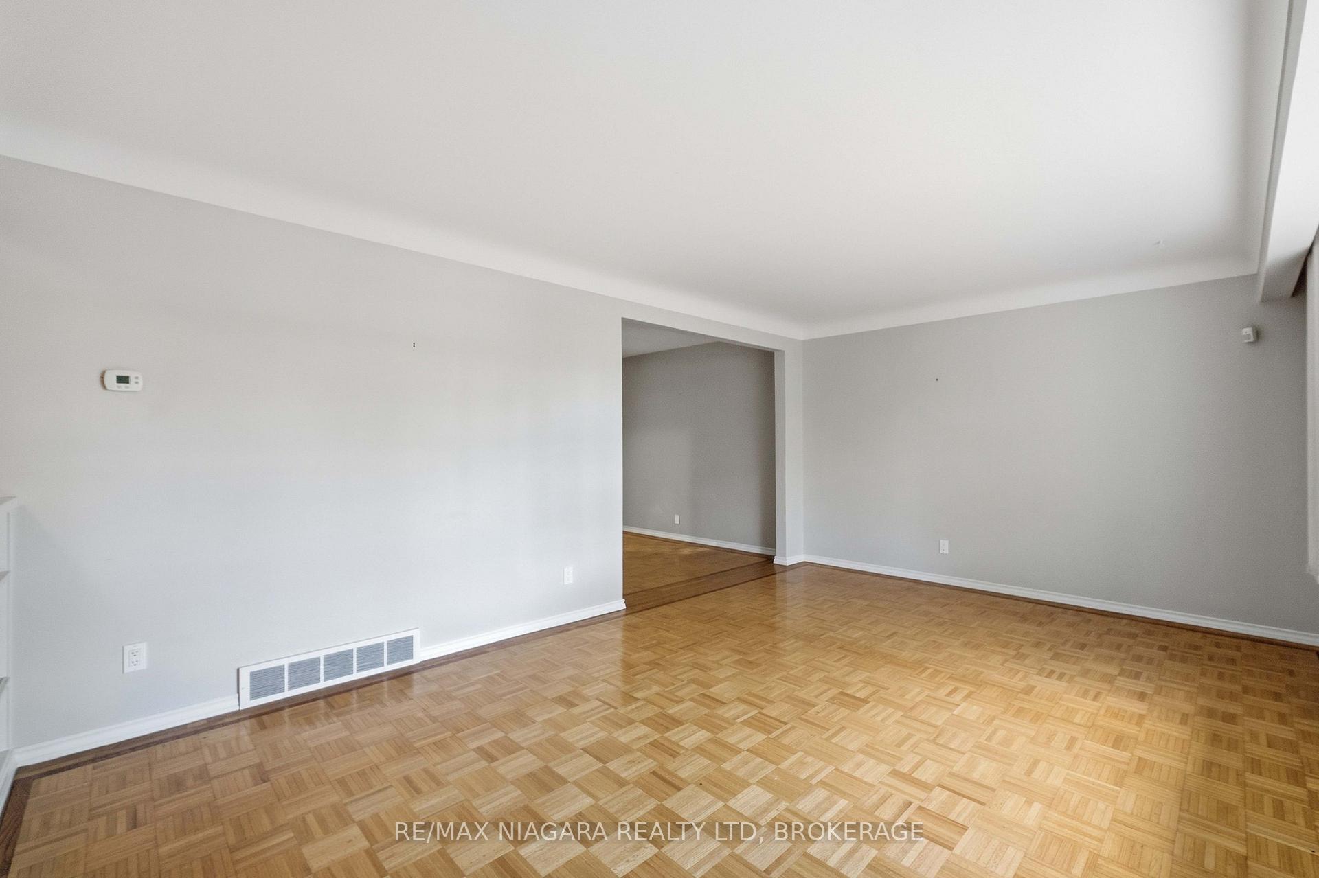 Photo 5 of 150 Woodside Drive, St. Catharines, Glendale/Glenridge — HOMEH