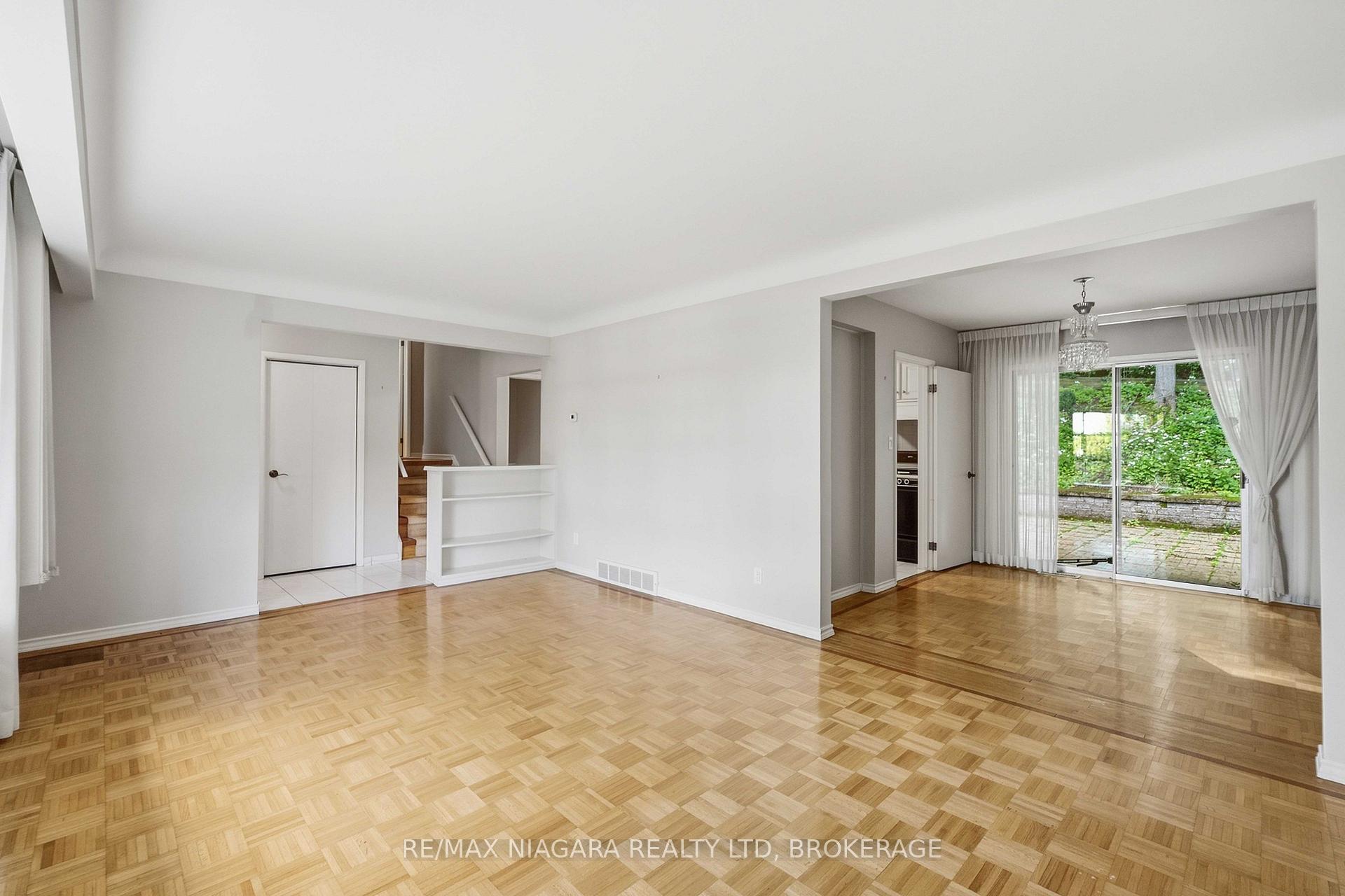 Photo 6 of 150 Woodside Drive, St. Catharines, Glendale/Glenridge — HOMEH