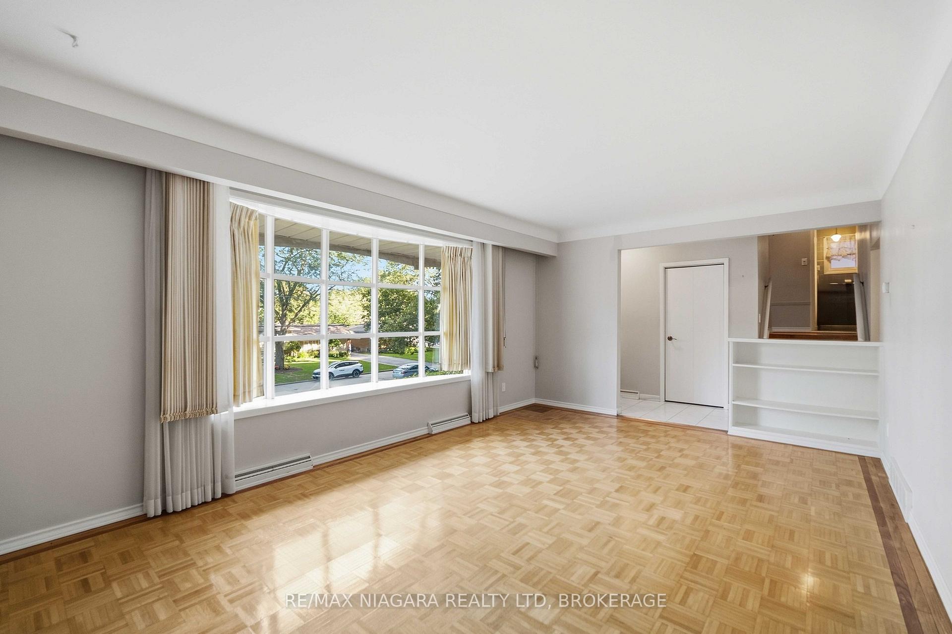 Photo 7 of 150 Woodside Drive, St. Catharines, Glendale/Glenridge — HOMEH