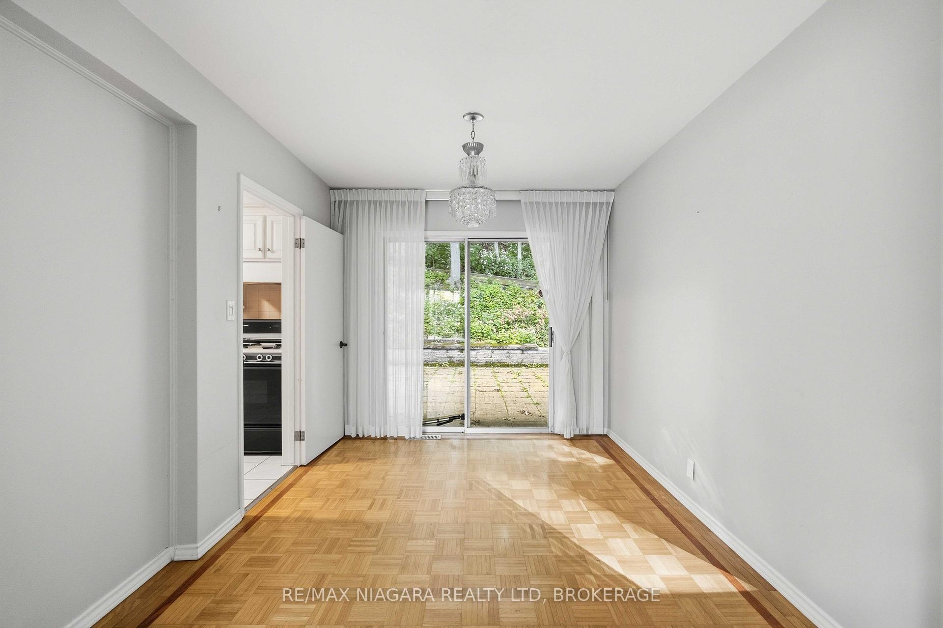 Photo 8 of 150 Woodside Drive, St. Catharines, Glendale/Glenridge — HOMEH
