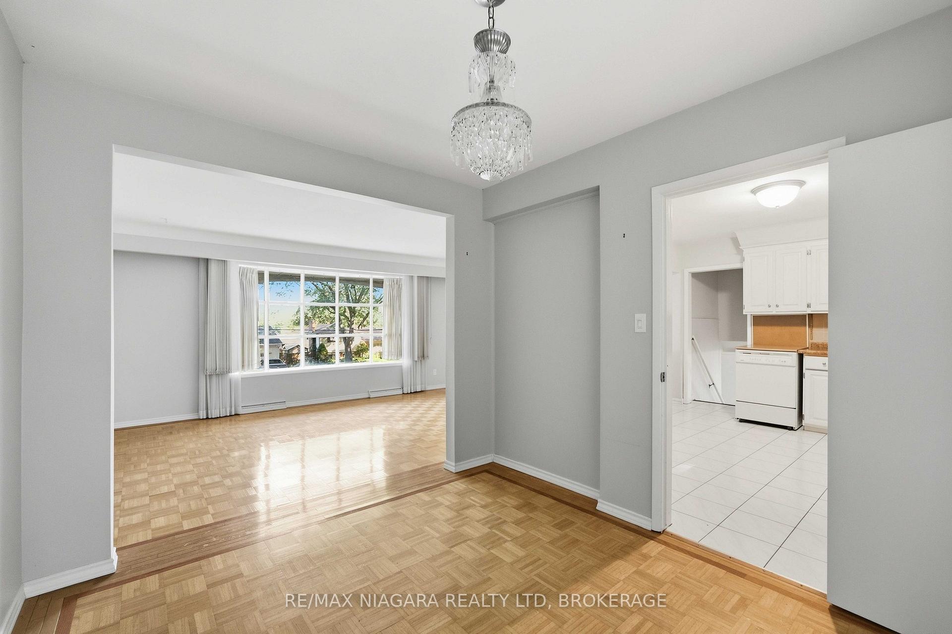 Photo 9 of 150 Woodside Drive, St. Catharines, Glendale/Glenridge — HOMEH
