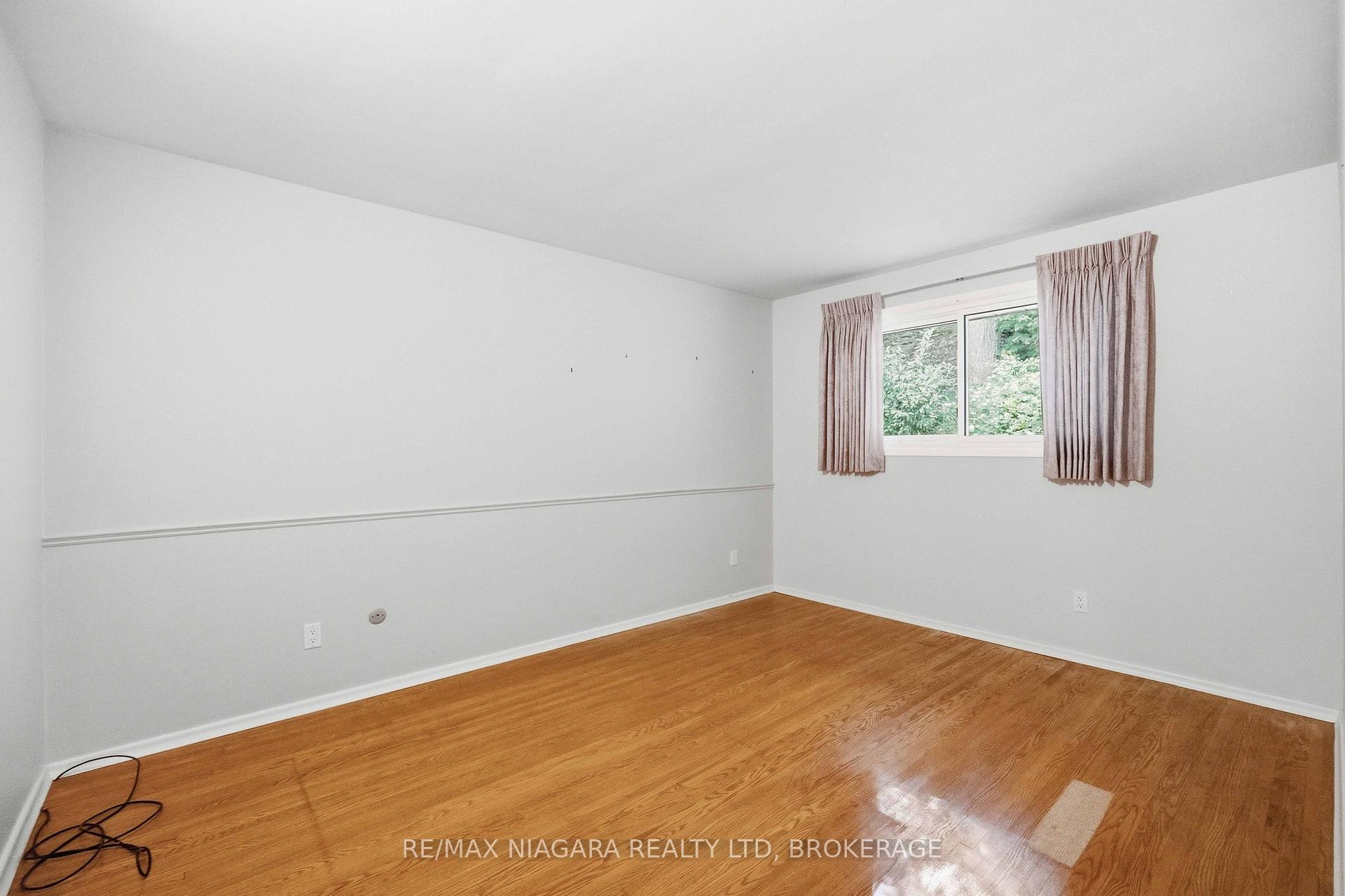 Photo 15 of 150 Woodside Drive, St. Catharines, Glendale/Glenridge — HOMEH