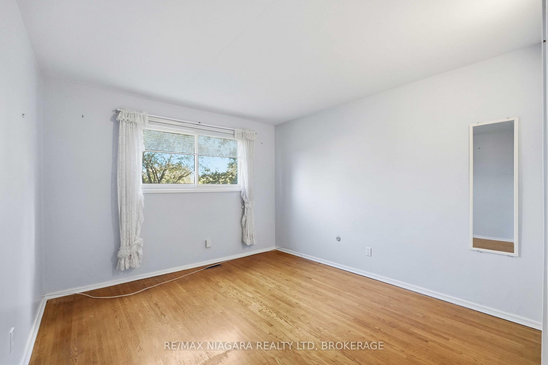 Photo 16 of 150 Woodside Drive, St. Catharines, Glendale/Glenridge — HOMEH