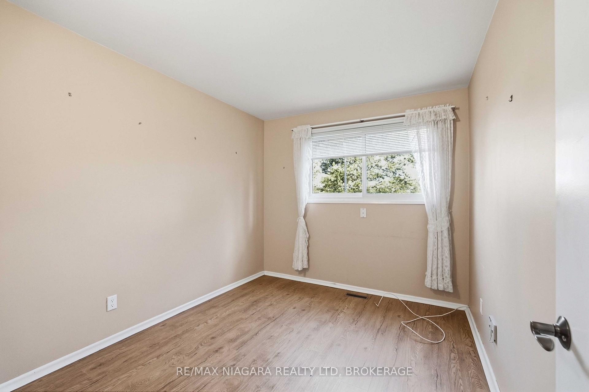 Photo 18 of 150 Woodside Drive, St. Catharines, Glendale/Glenridge — HOMEH