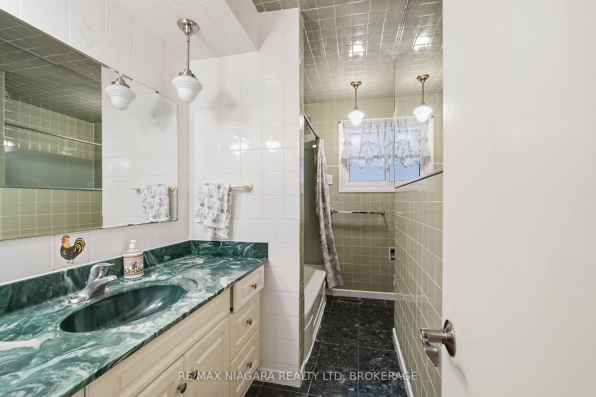 Photo 19 of 150 Woodside Drive, St. Catharines, Glendale/Glenridge — HOMEH