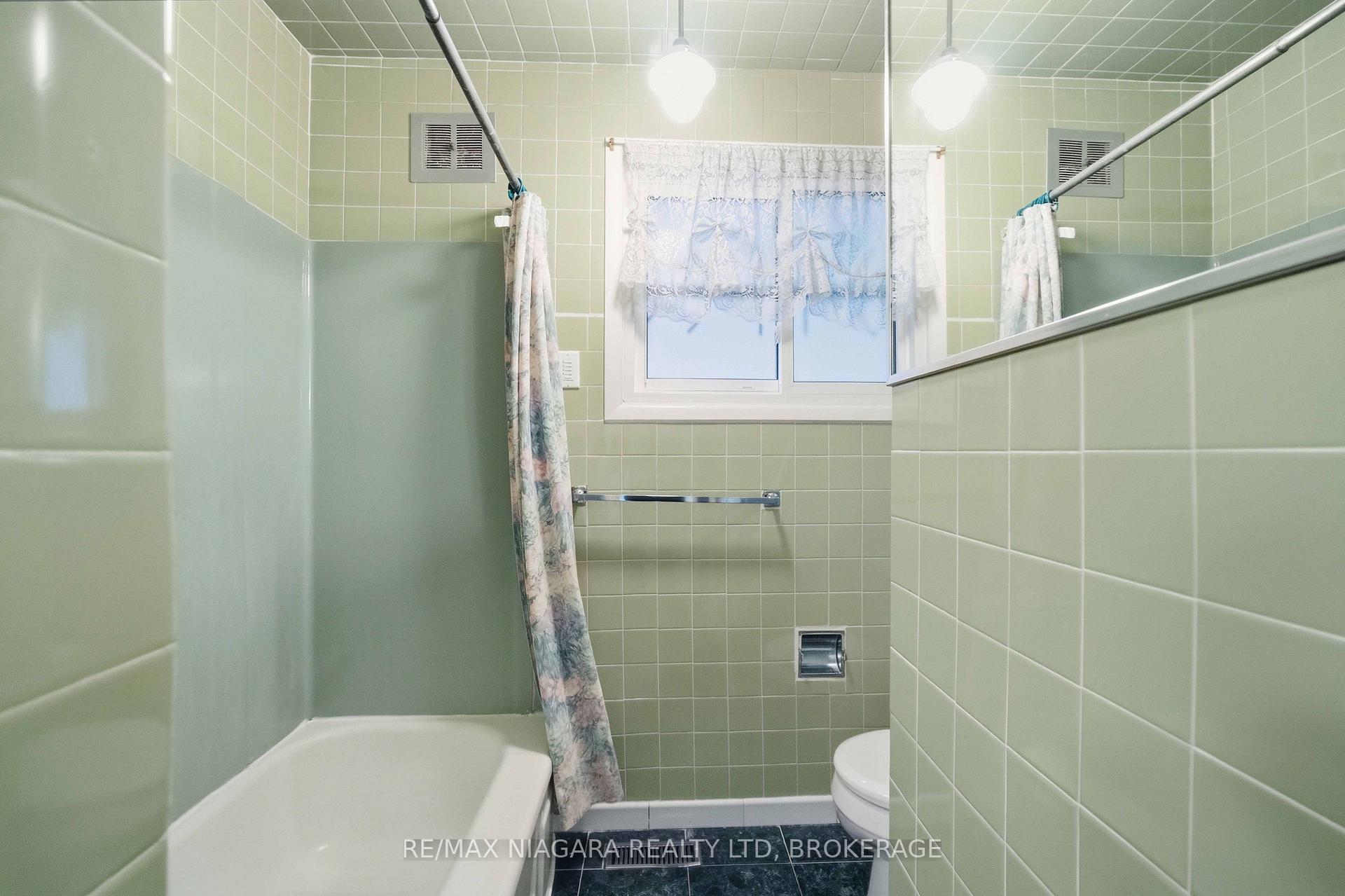 Photo 20 of 150 Woodside Drive, St. Catharines, Glendale/Glenridge — HOMEH