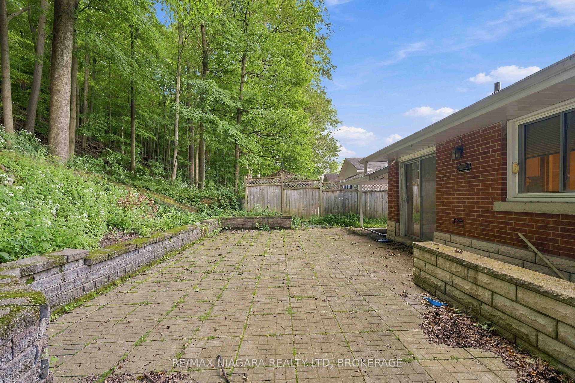 Photo 31 of 150 Woodside Drive, St. Catharines, Glendale/Glenridge — HOMEH