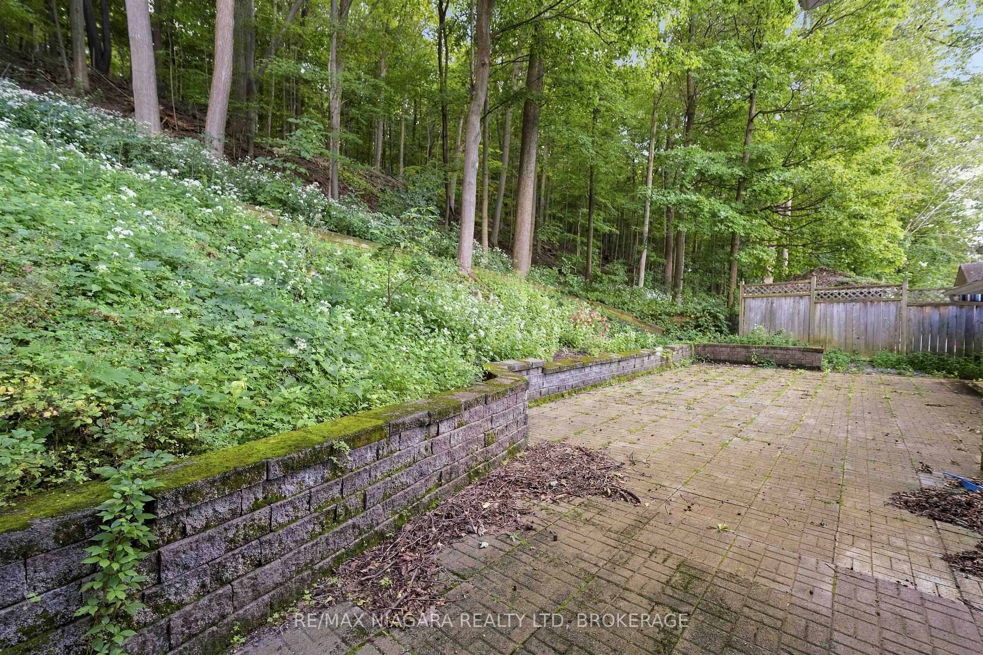 Photo 32 of 150 Woodside Drive, St. Catharines, Glendale/Glenridge — HOMEH