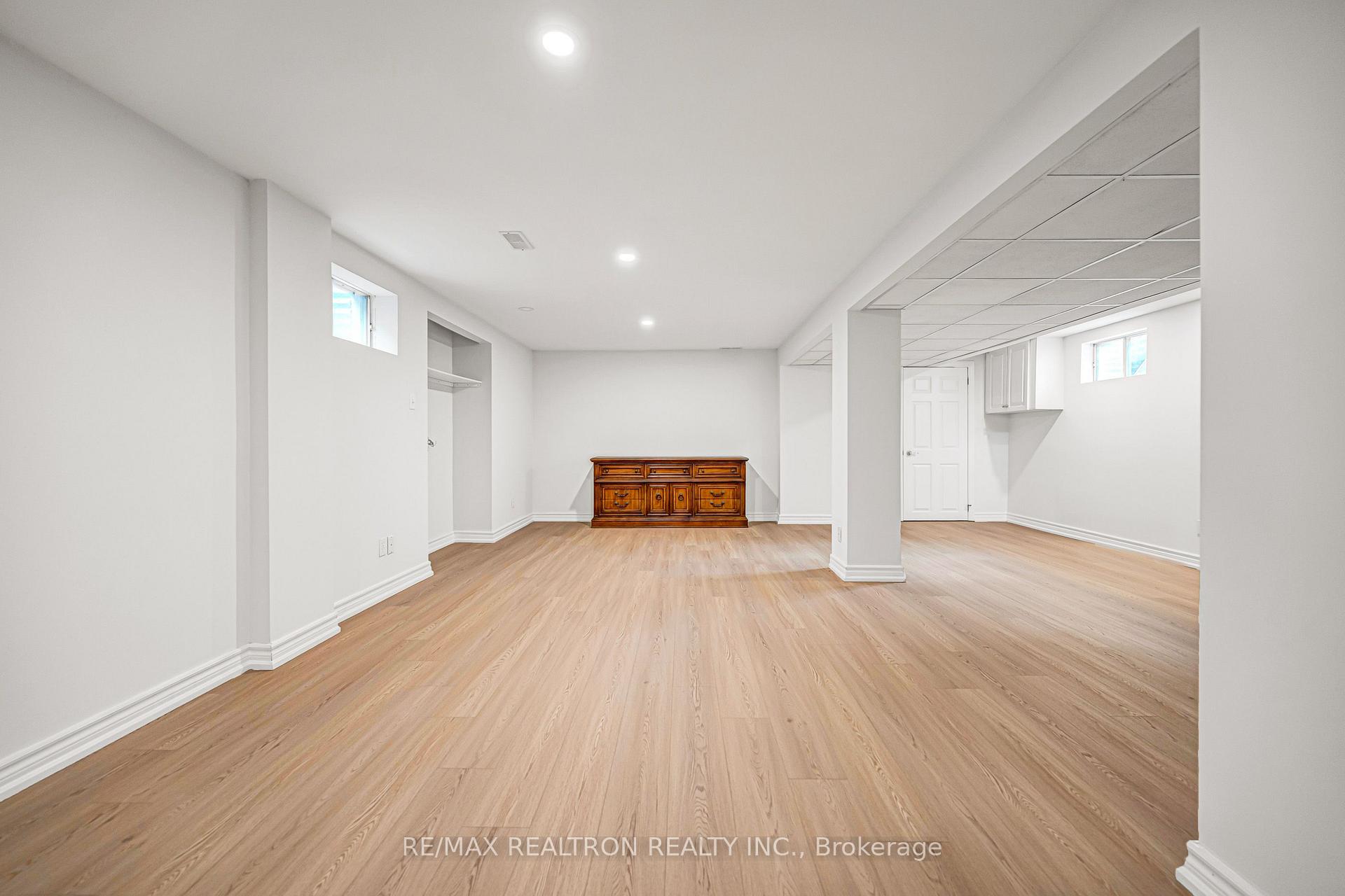 Photo 39 of 6 Woolen Mill Rd, Markham, Raymerville — HOMEH