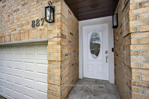 Photo 3 of 887 Lavis Court, Oshawa, Pinecrest — HOMEH