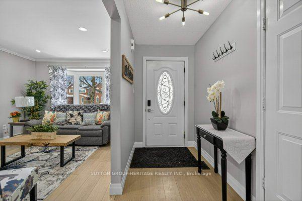 Photo 4 of 887 Lavis Court, Oshawa, Pinecrest — HOMEH