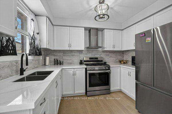 Photo 11 of 887 Lavis Court, Oshawa, Pinecrest — HOMEH