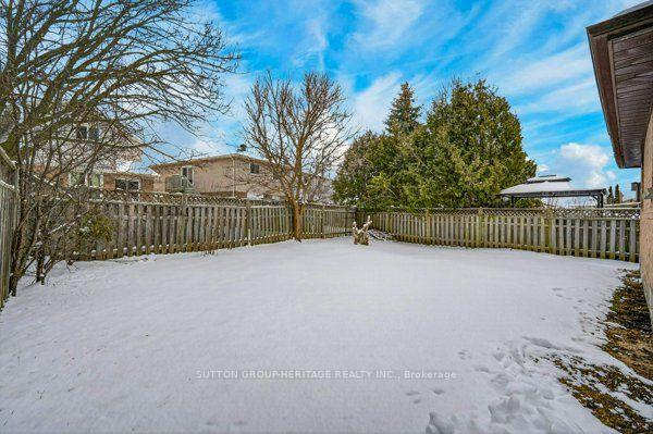 Photo 33 of 887 Lavis Court, Oshawa, Pinecrest — HOMEH