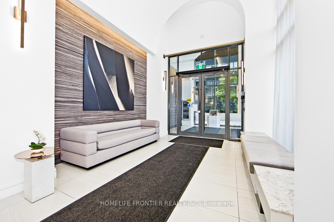 Photo 3 of Unit 704, 39 Roehampton Avenue, Toronto, Mount Pleasant West — HOMEH