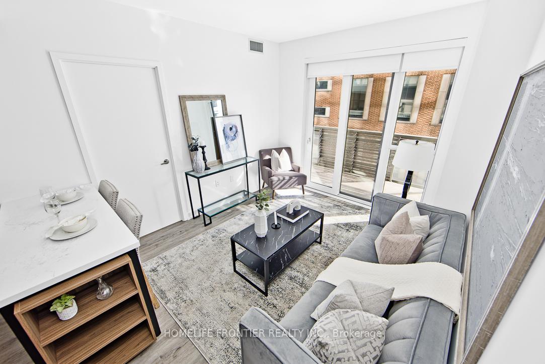 Photo 5 of Unit 704, 39 Roehampton Avenue, Toronto, Mount Pleasant West — HOMEH