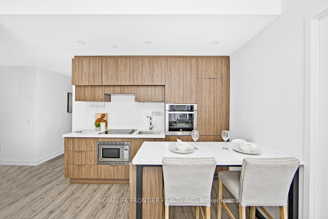 Photo 11 of Unit 704, 39 Roehampton Avenue, Toronto, Mount Pleasant West — HOMEH