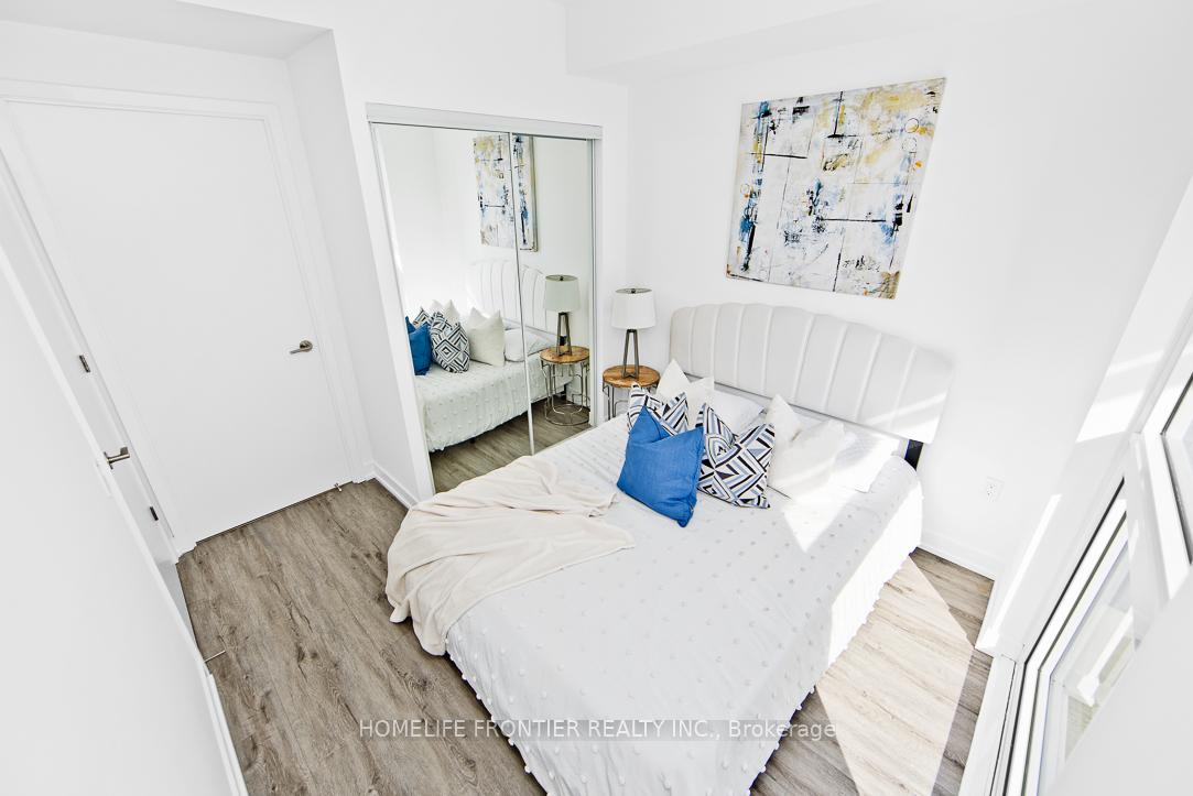 Photo 14 of Unit 704, 39 Roehampton Avenue, Toronto, Mount Pleasant West — HOMEH