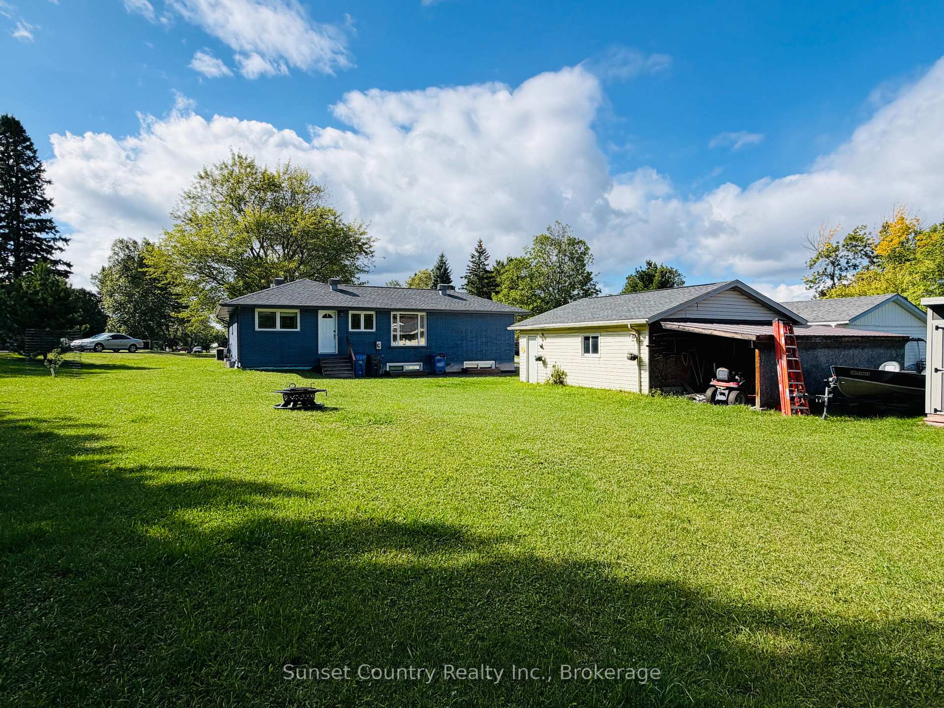 Photo 4 of 68 Dingwall Parkway, Dryden, Milestone — HOMEH
