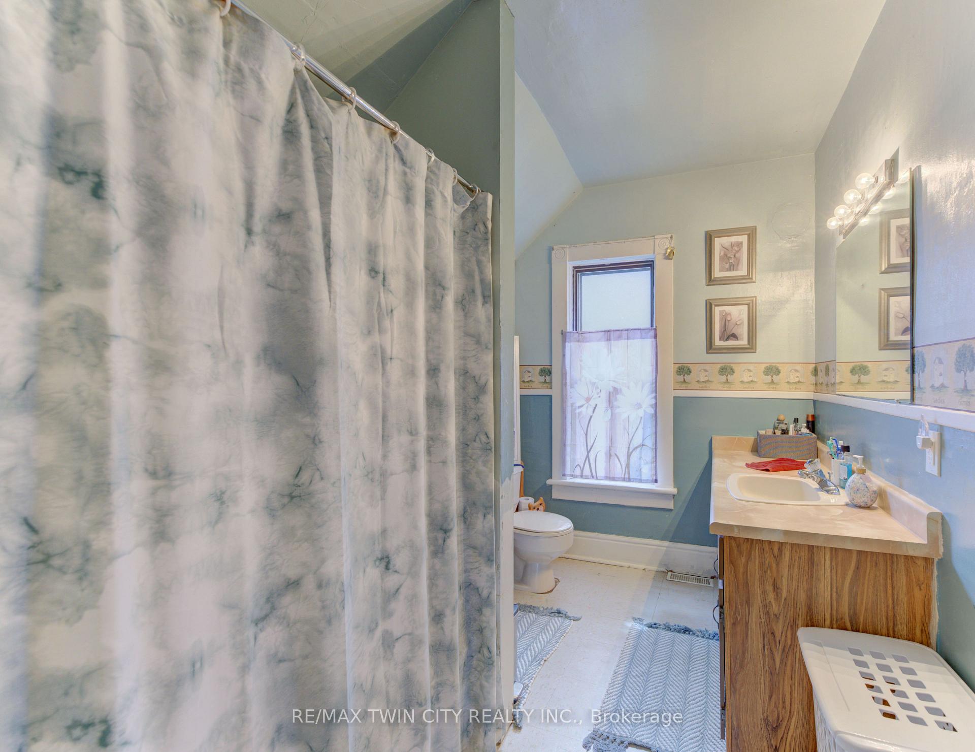 Photo 28 of 246 Jacob Street, Wilmot, New Hamburg — HOMEH
