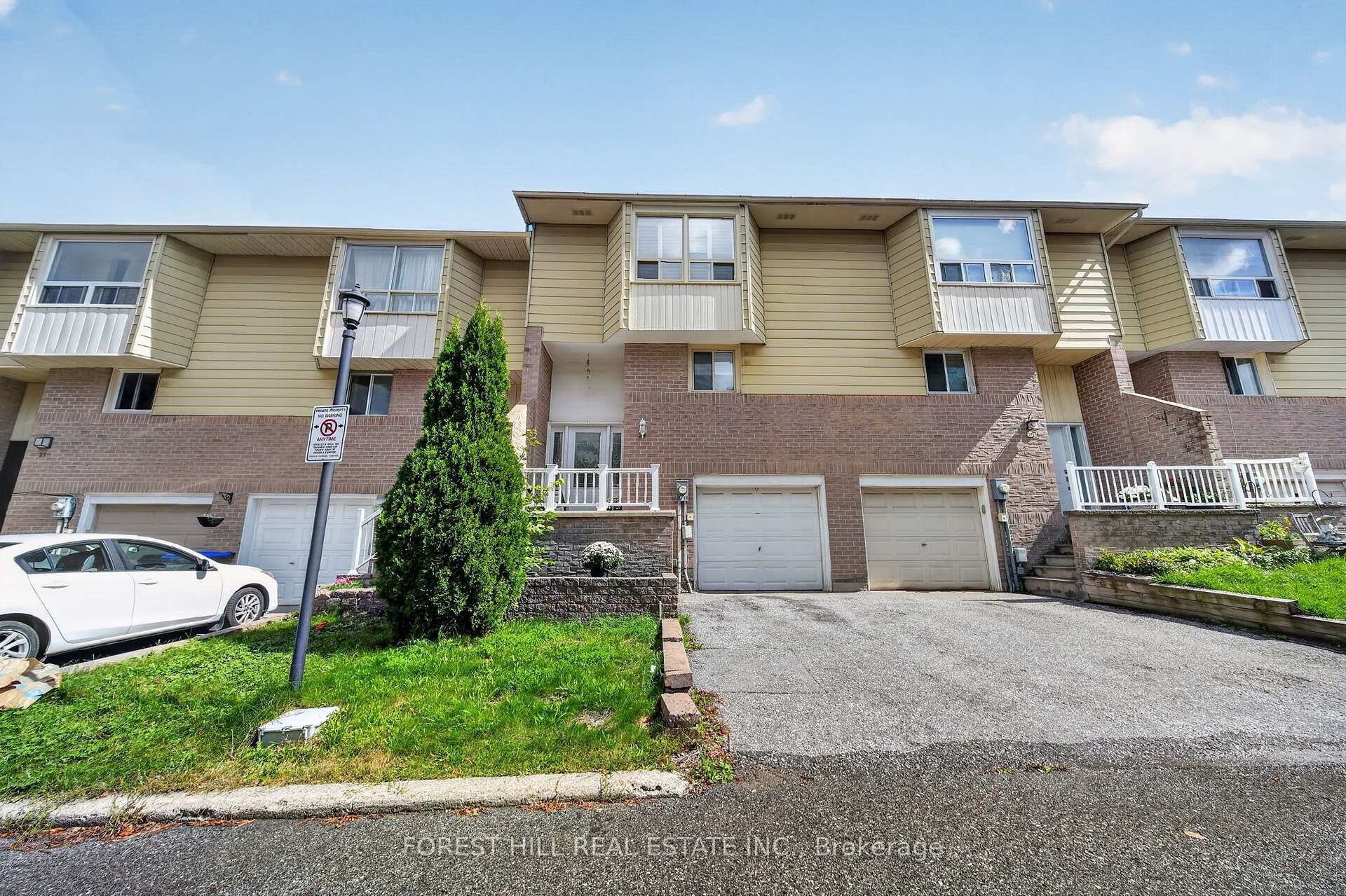 Front of Unit 9, 25 Deer Run Crescent
