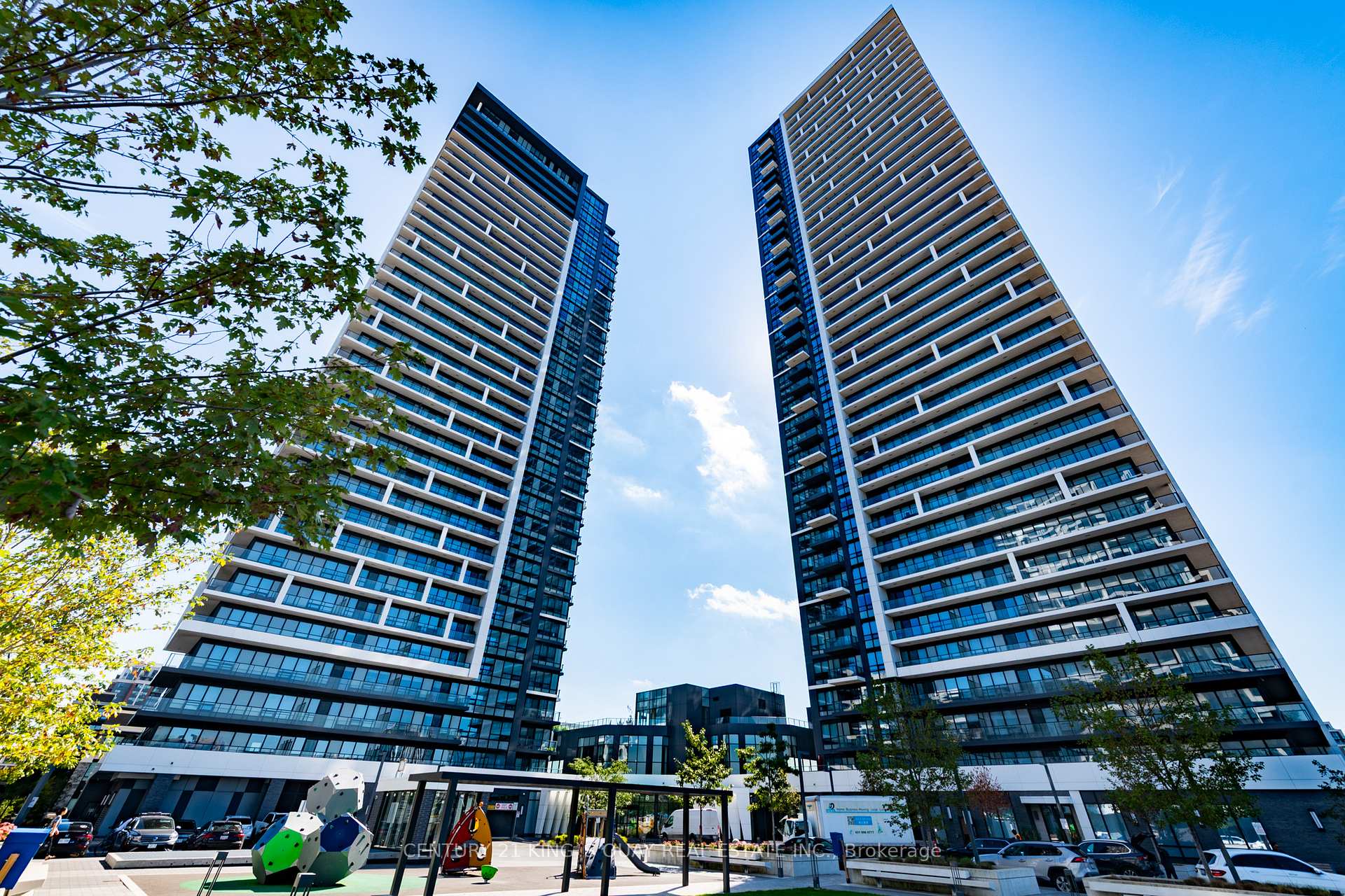 Photo 4 of Unit 1702, 18 Water Walk Drive, Markham, Unionville — HOMEH