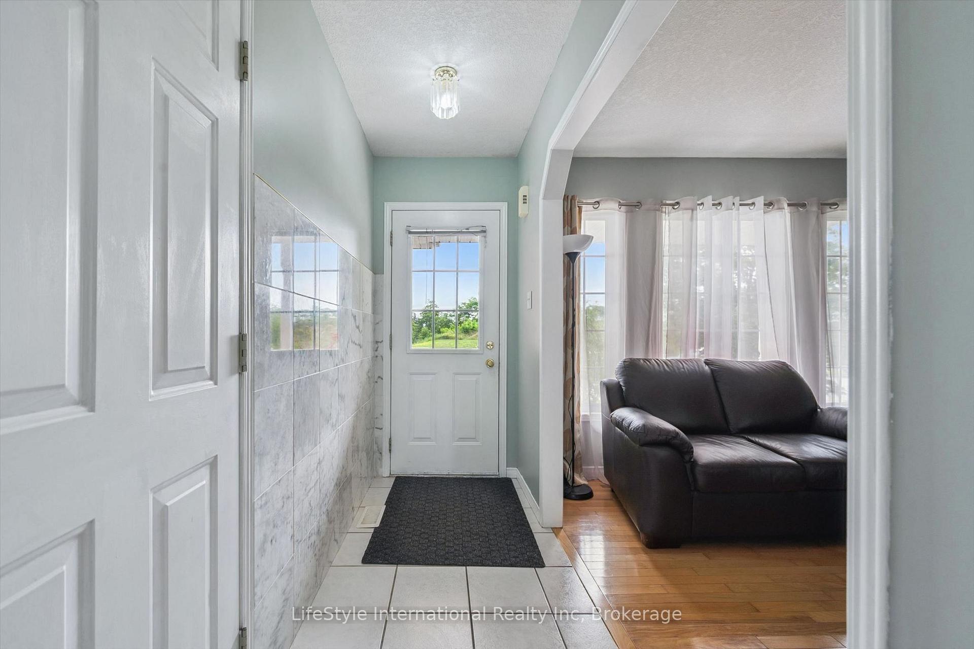 Photo 5 of 193 Deerpath Drive, Guelph, Willow West/Sugarbush/West Acres — HOMEH