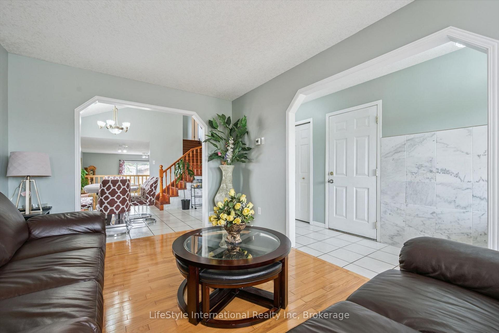 Photo 9 of 193 Deerpath Drive, Guelph, Willow West/Sugarbush/West Acres — HOMEH