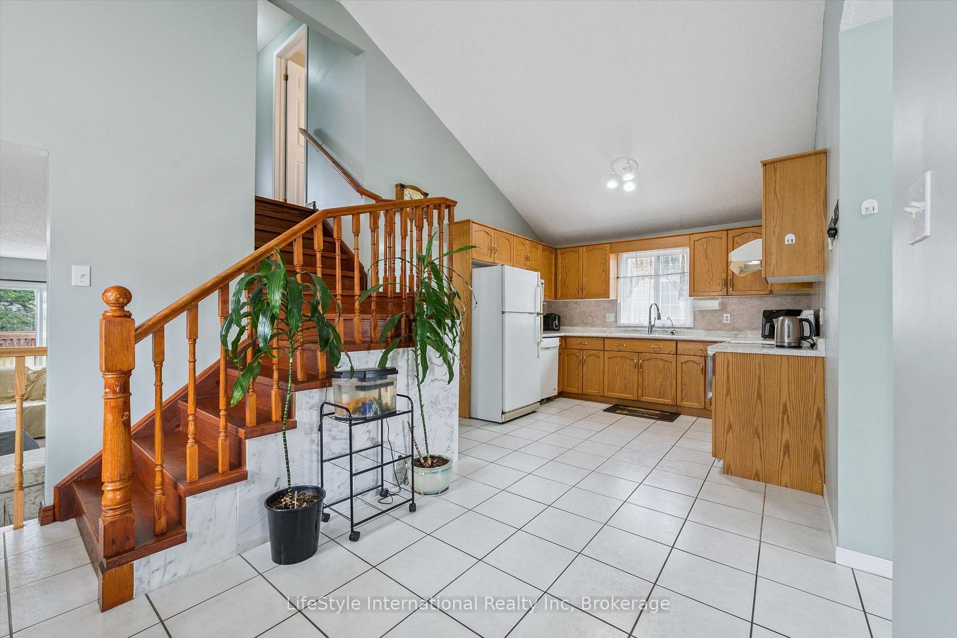 Photo 11 of 193 Deerpath Drive, Guelph, Willow West/Sugarbush/West Acres — HOMEH