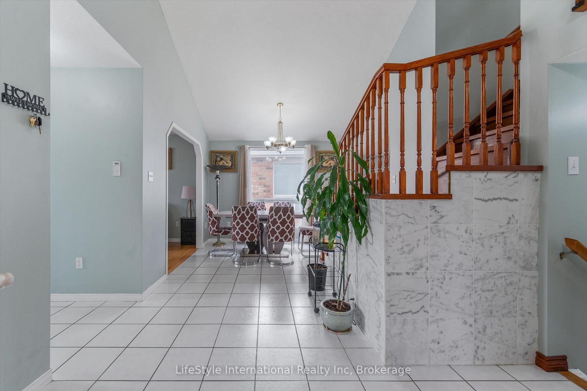 Photo 12 of 193 Deerpath Drive, Guelph, Willow West/Sugarbush/West Acres — HOMEH