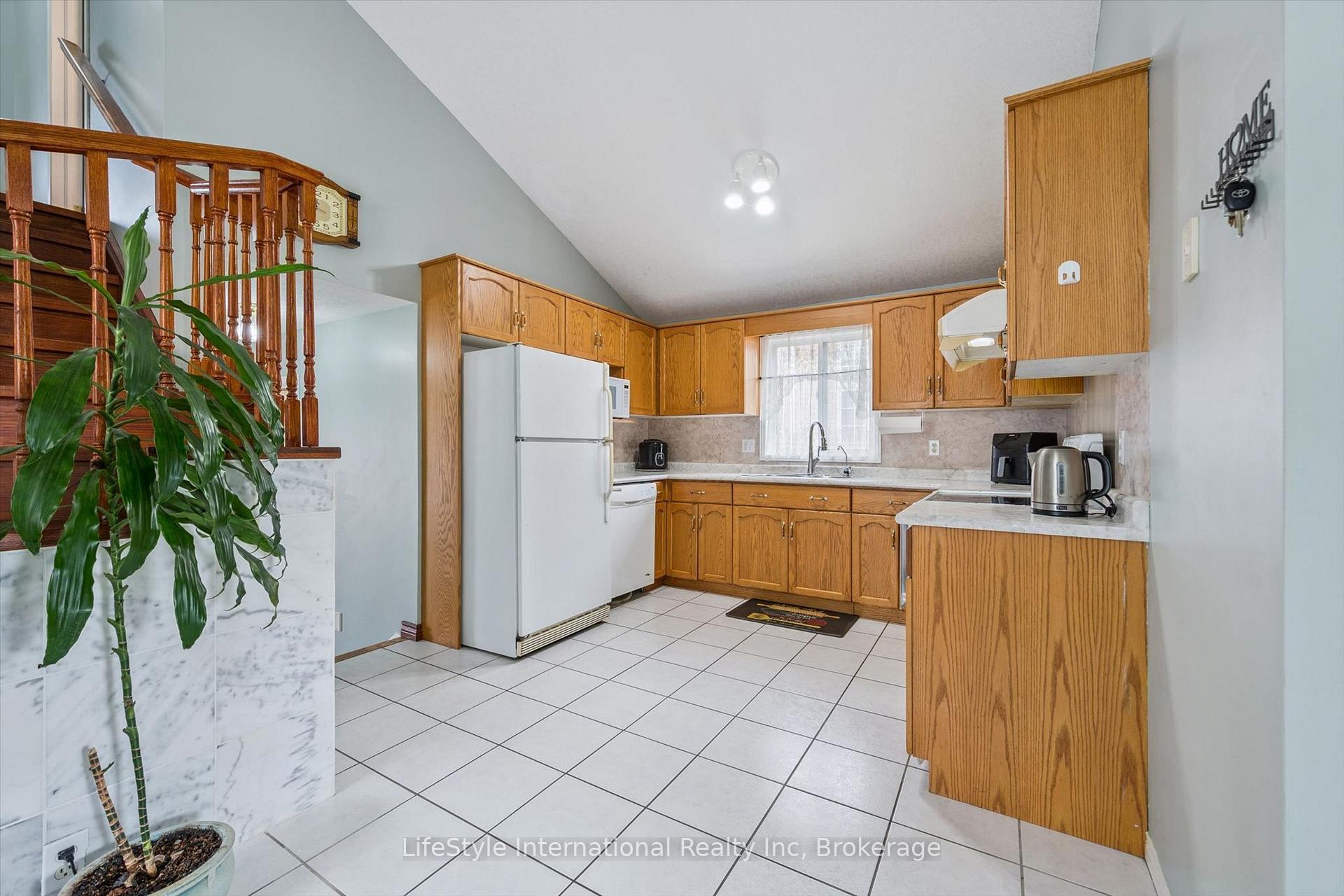 Photo 13 of 193 Deerpath Drive, Guelph, Willow West/Sugarbush/West Acres — HOMEH