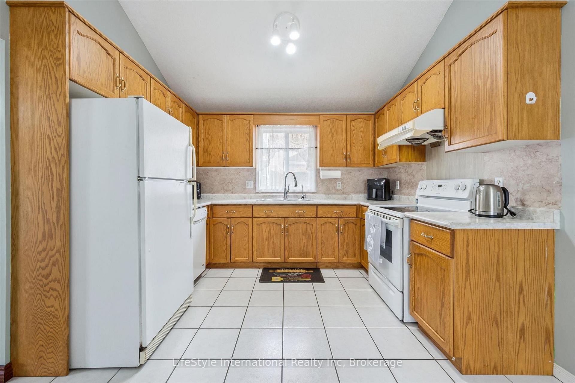 Photo 14 of 193 Deerpath Drive, Guelph, Willow West/Sugarbush/West Acres — HOMEH
