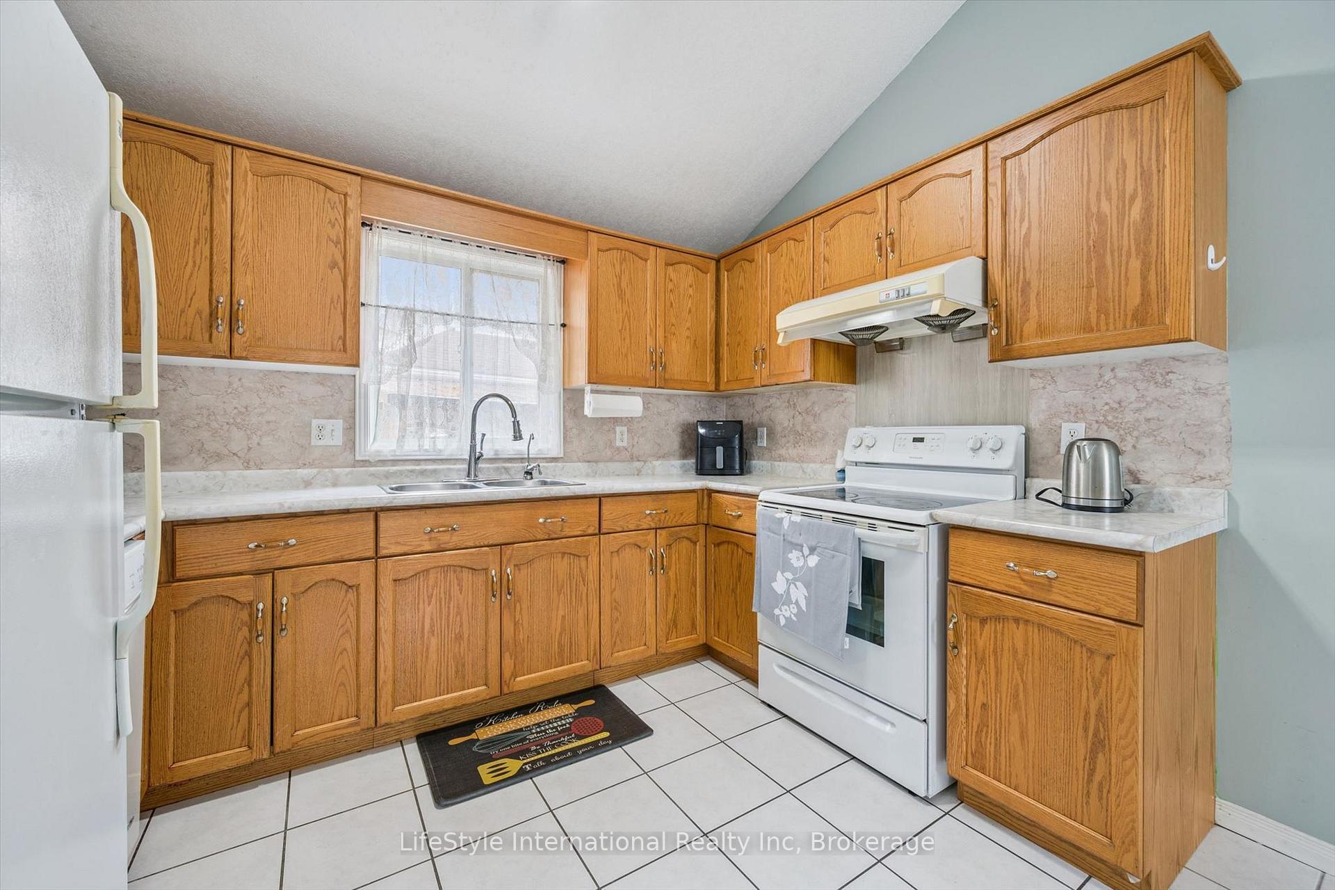 Photo 15 of 193 Deerpath Drive, Guelph, Willow West/Sugarbush/West Acres — HOMEH