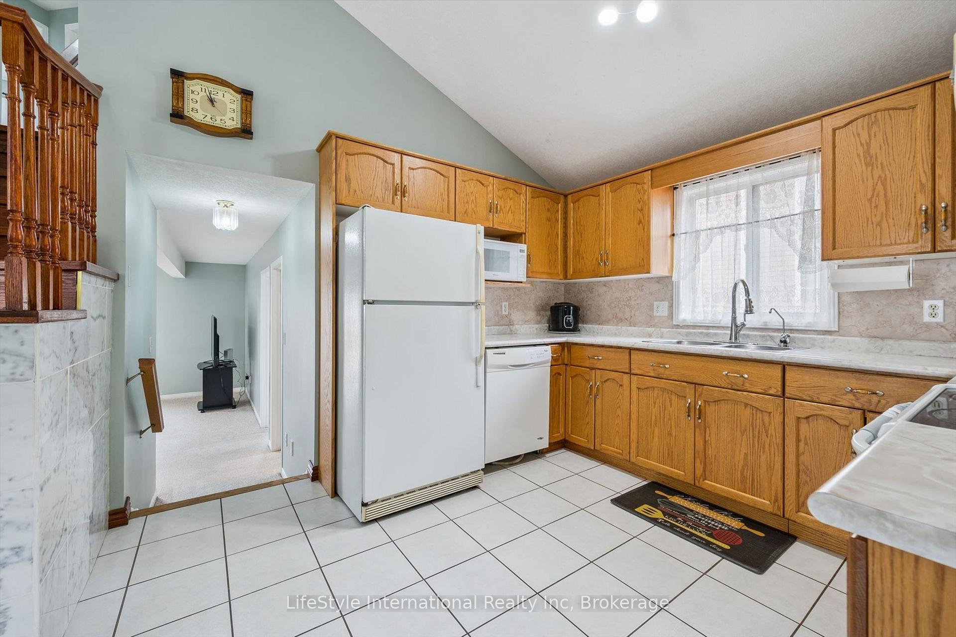 Photo 16 of 193 Deerpath Drive, Guelph, Willow West/Sugarbush/West Acres — HOMEH
