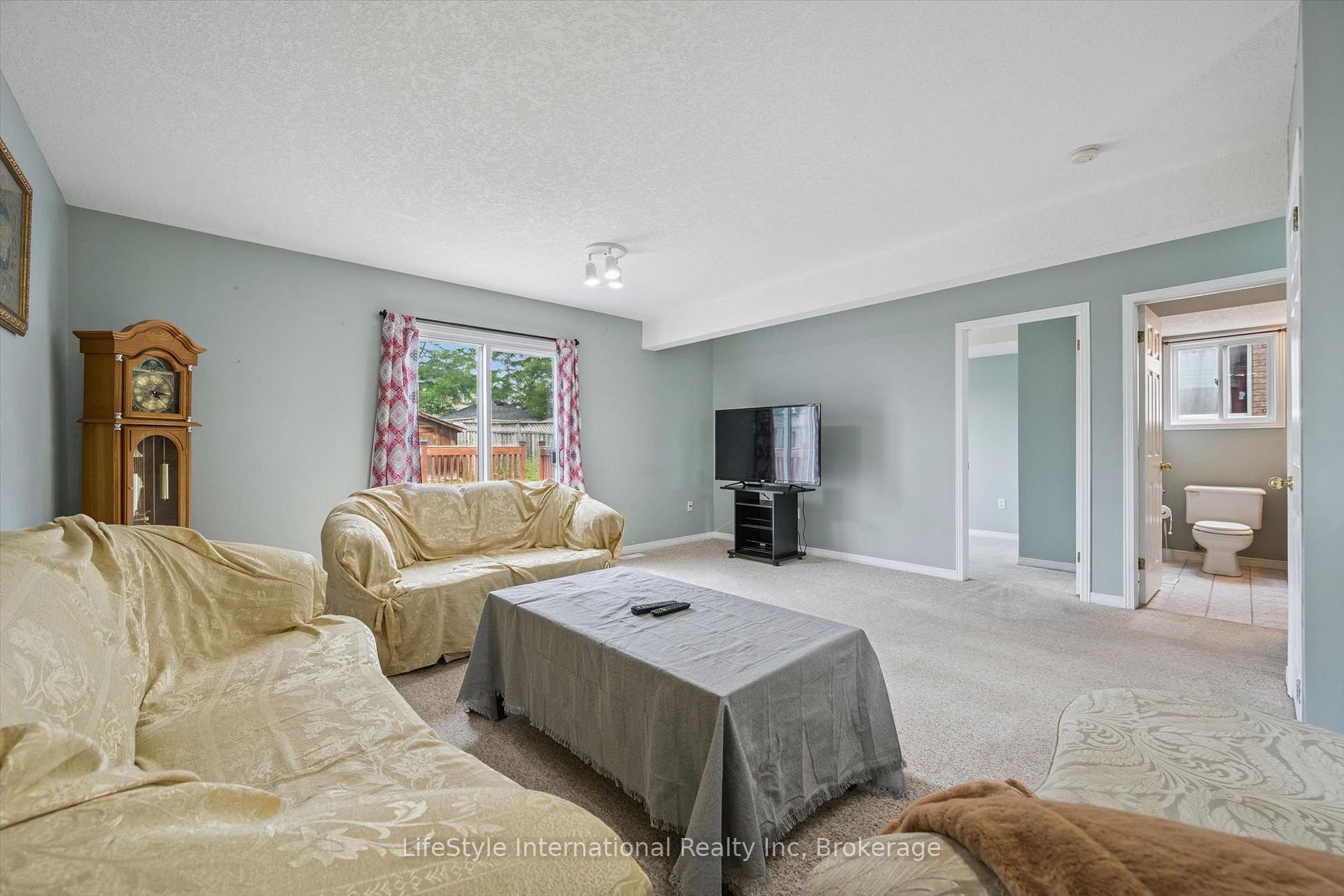 Photo 19 of 193 Deerpath Drive, Guelph, Willow West/Sugarbush/West Acres — HOMEH